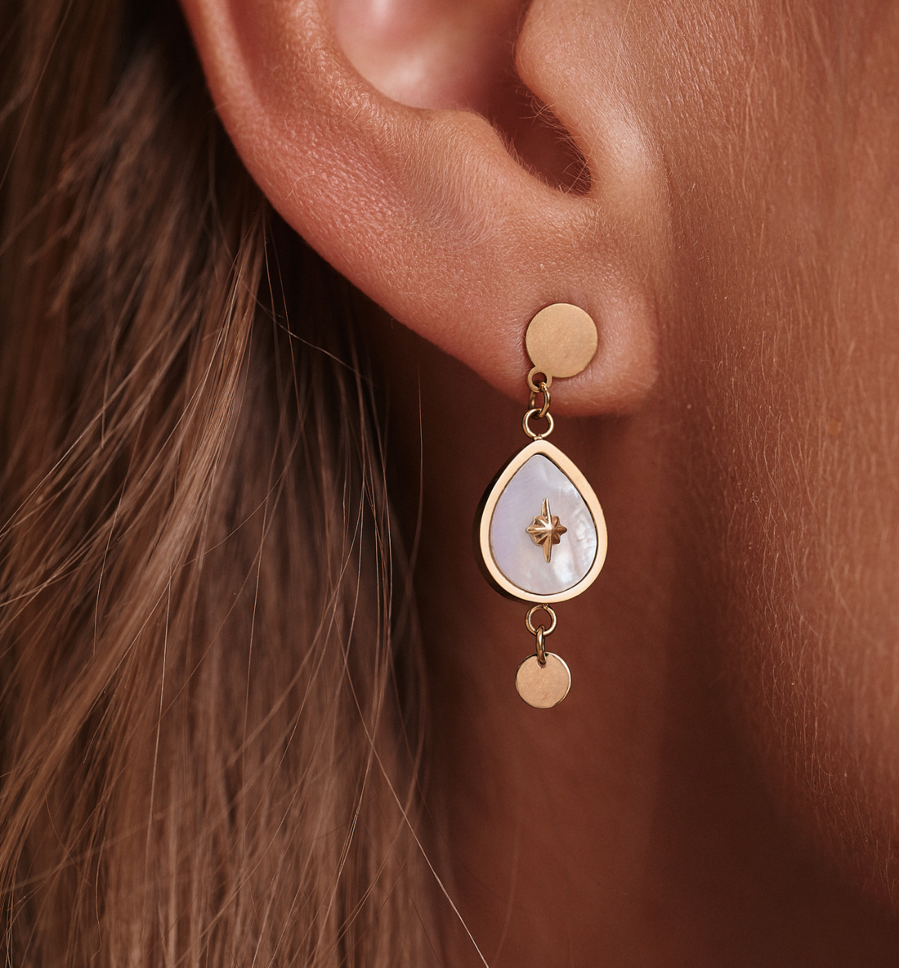 Kolczyki wiszące z masą perłową KEA0044 - By Dziubeka