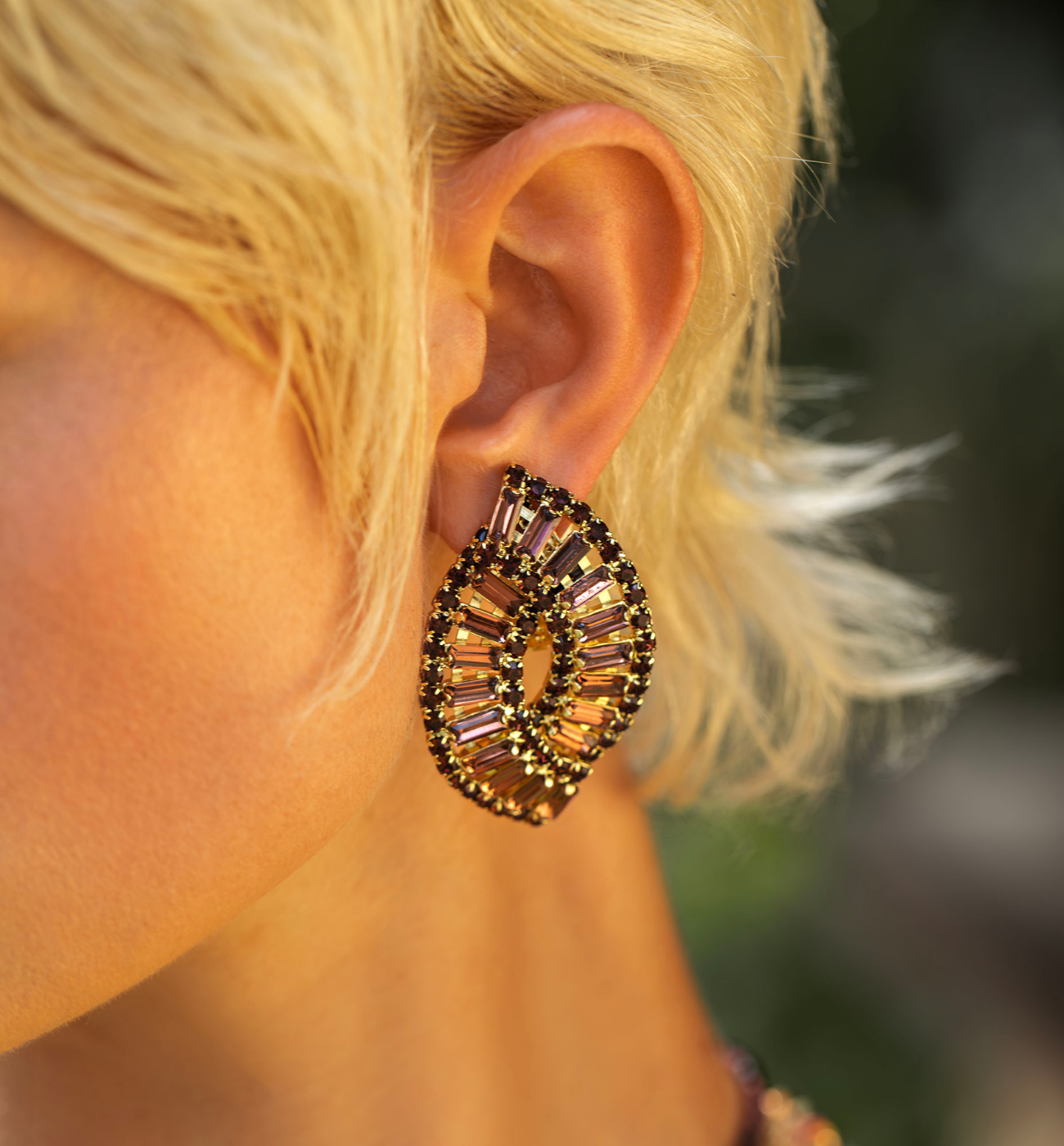 Klipsy z kryształami duże brązowe - By Dziubeka