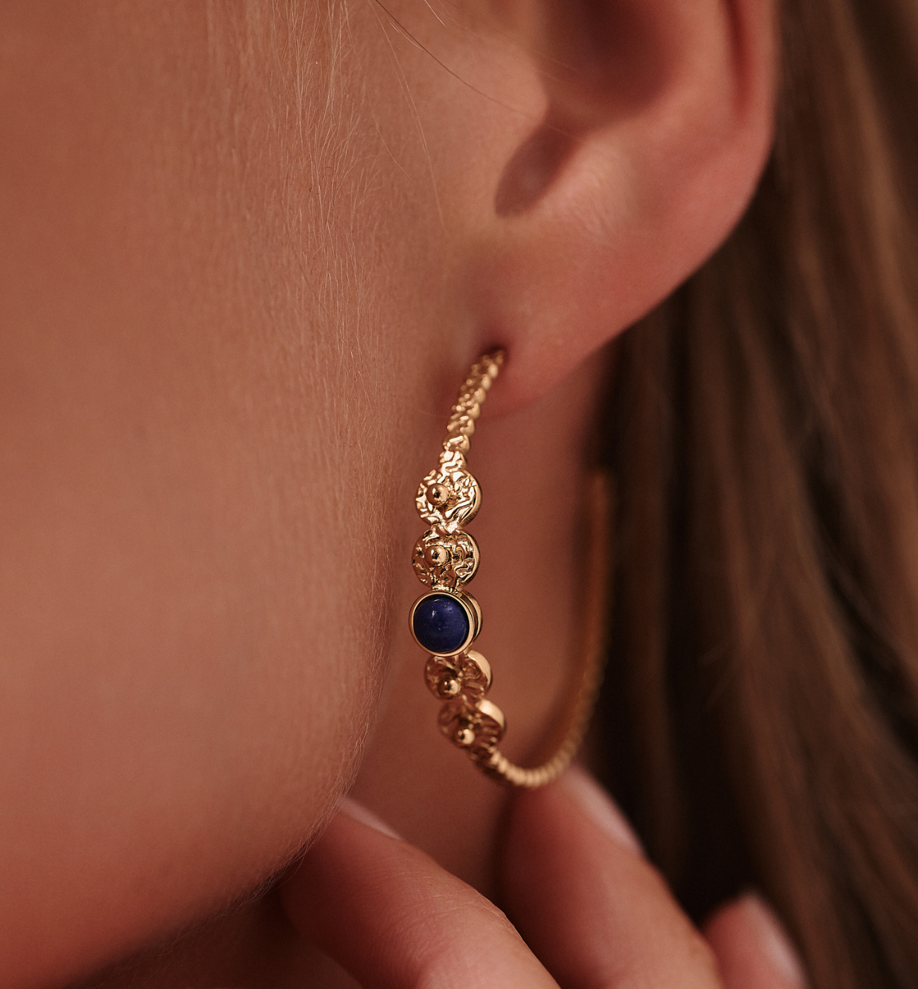 Kolczyki koła ze złoceniem i sodalitem KEA0023