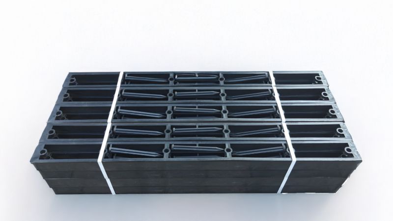 Obrzeże Scala 1000x80x45mm + 48 kotew 165mm czarny 32 szt