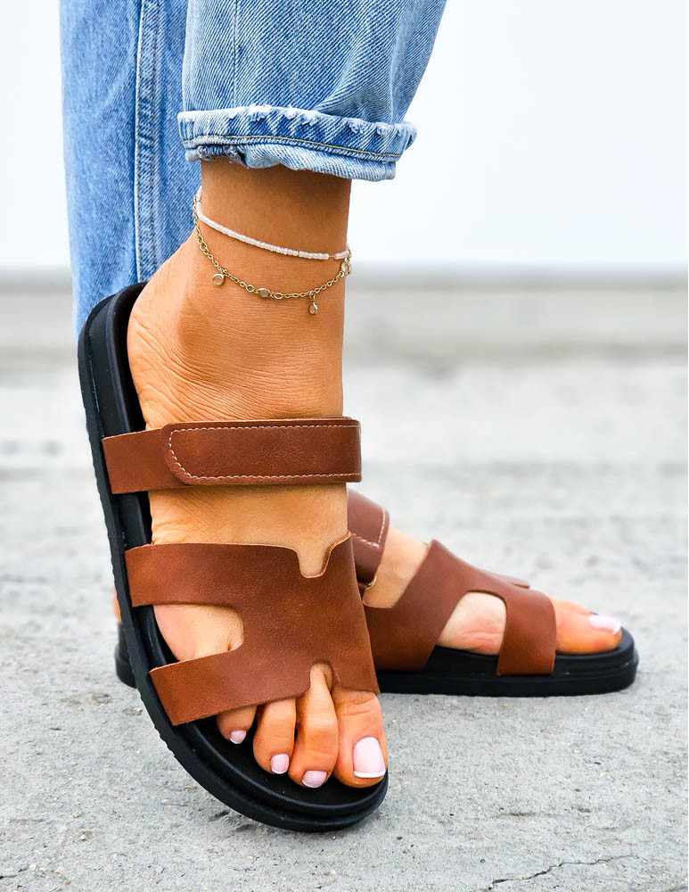 Profilowane Klapki Na Grubej Podeszwie Herves Brązowe