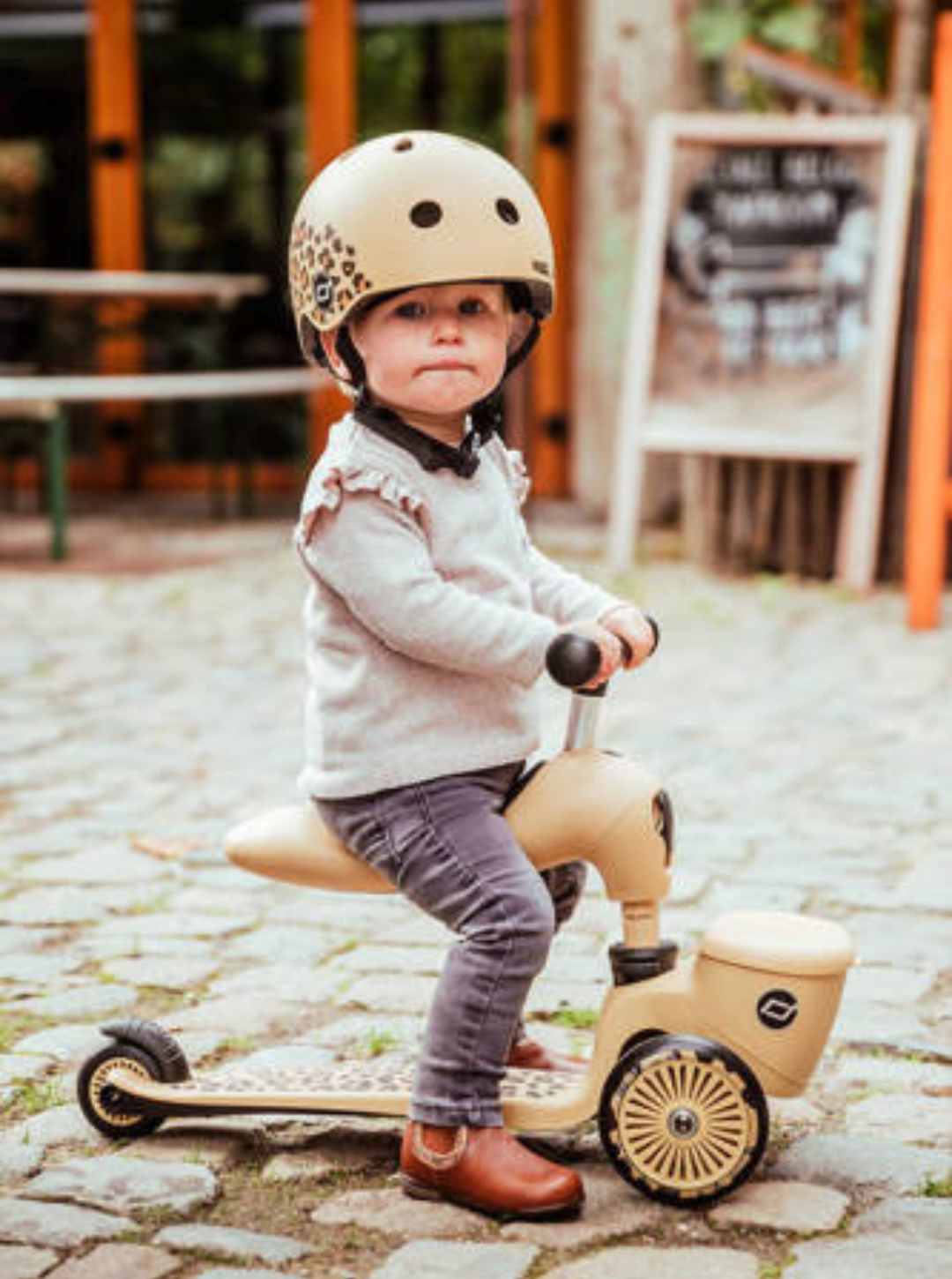 Jeździk i hulajnoga z zamykanym schowkiem 2w1 SCOOT & RIDE Highwaykick 1, 1-5 lat Leopard