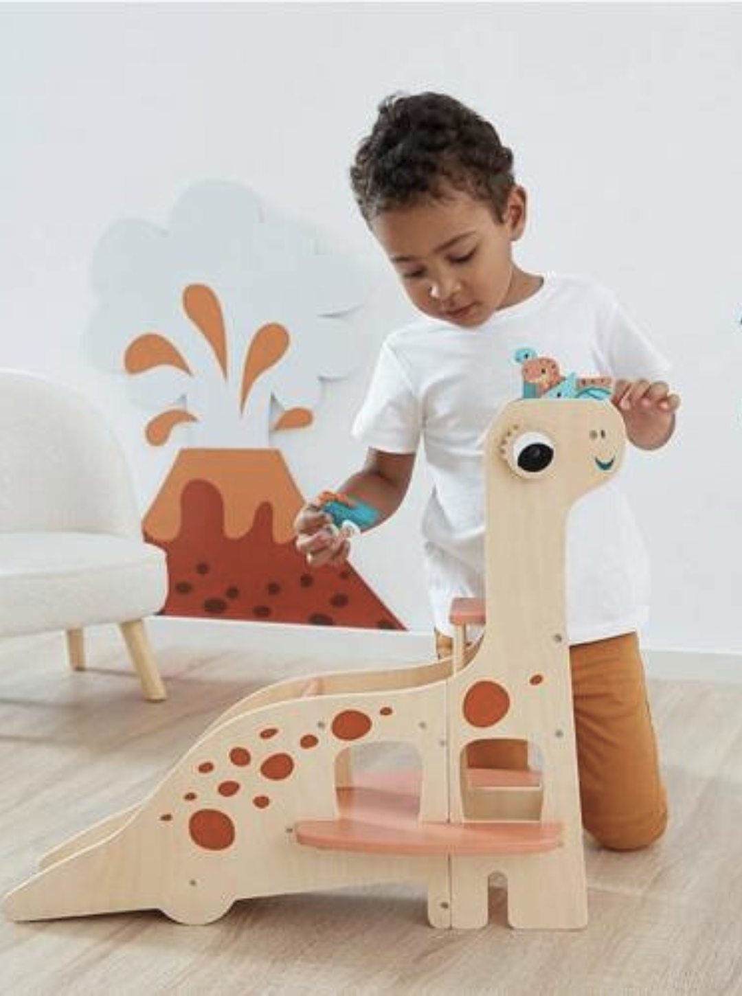 Drewniany garaż piętrowy z windą i 6 akcesoriami Dinozaury 2+ JANOD