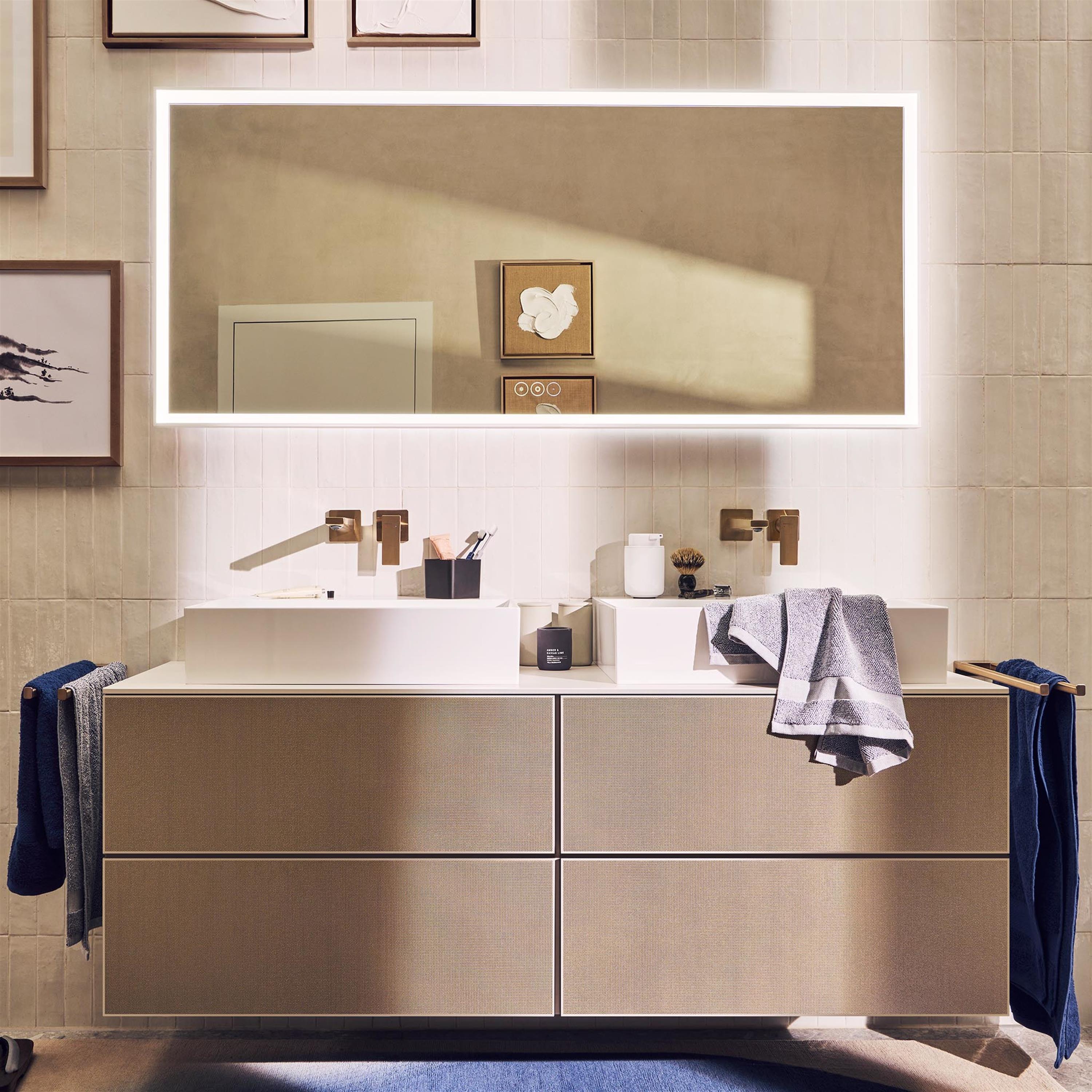 Hansgrohe Xarita E lustro 160x70 cm z oświetleniem LED biały mat 54983700