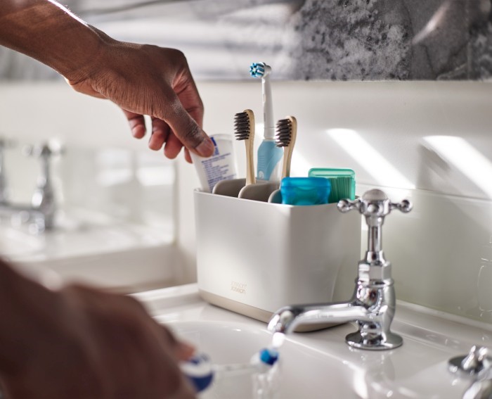 Joseph Joseph Easy Store Ecru kubek na szczoteczki ecru 70575