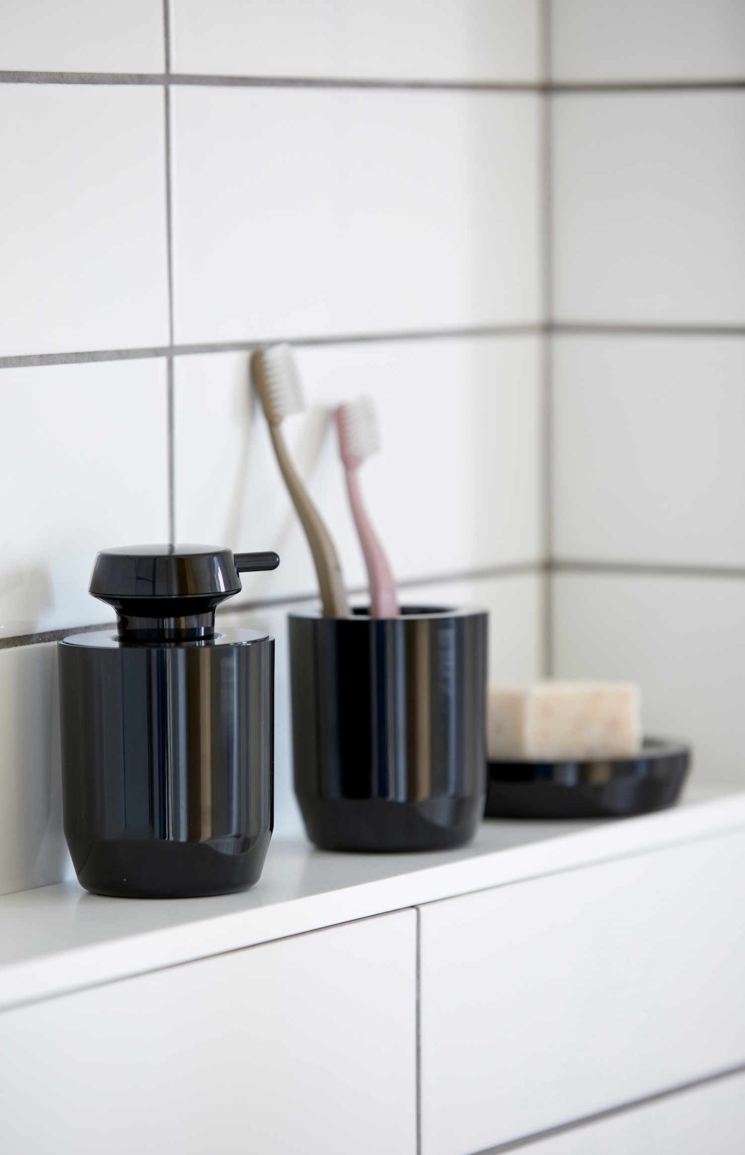 Zone Denmark Suii kubek na szczoteczki czarny 332182