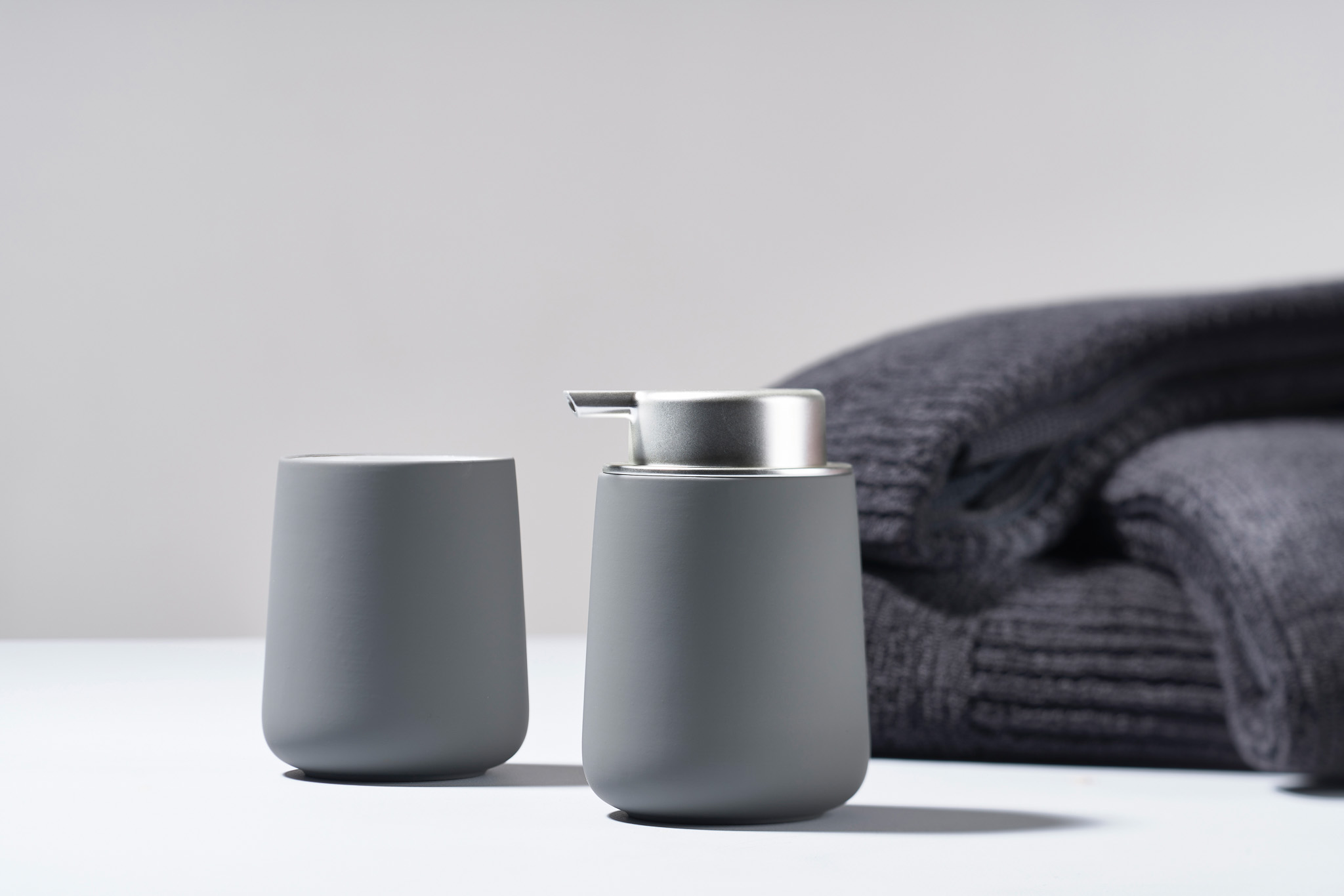 Zone Denmark Nova kubek na szczoteczki biały-szary 330106