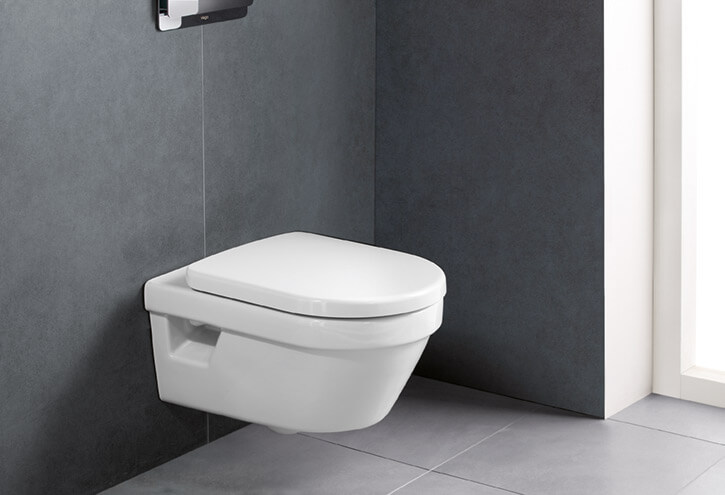 Villeroy & Boch Architectura combi-Pack zestaw miska WC wisząca bez kołnierza z deską wolnoopadającą Weiss Alpin 5684HR01 - Wysyłka w 24h