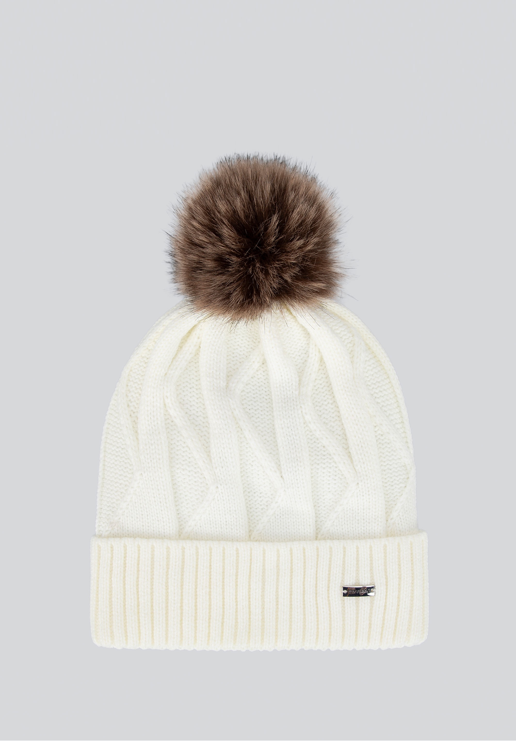 Czapka damska z kontrastującym pomponem ecru