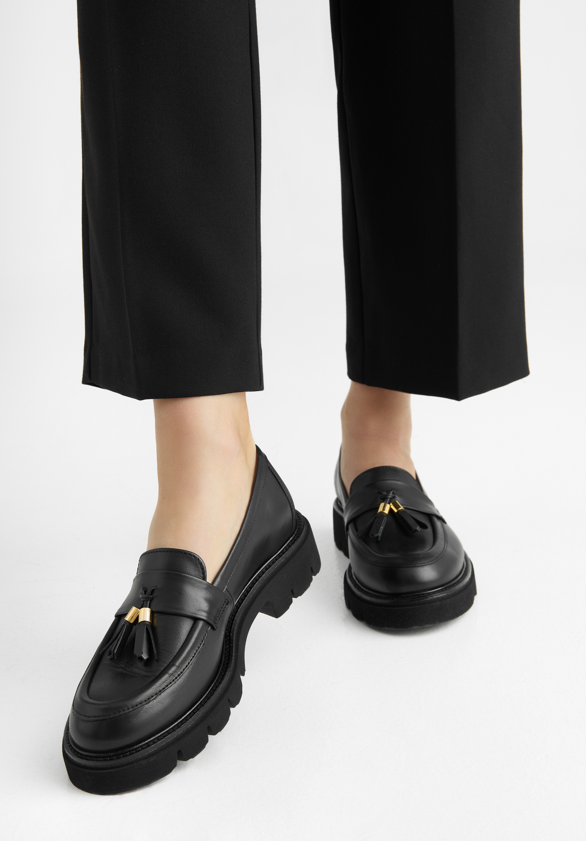 Damskie mokasyny ze skóry z chwostem czarne