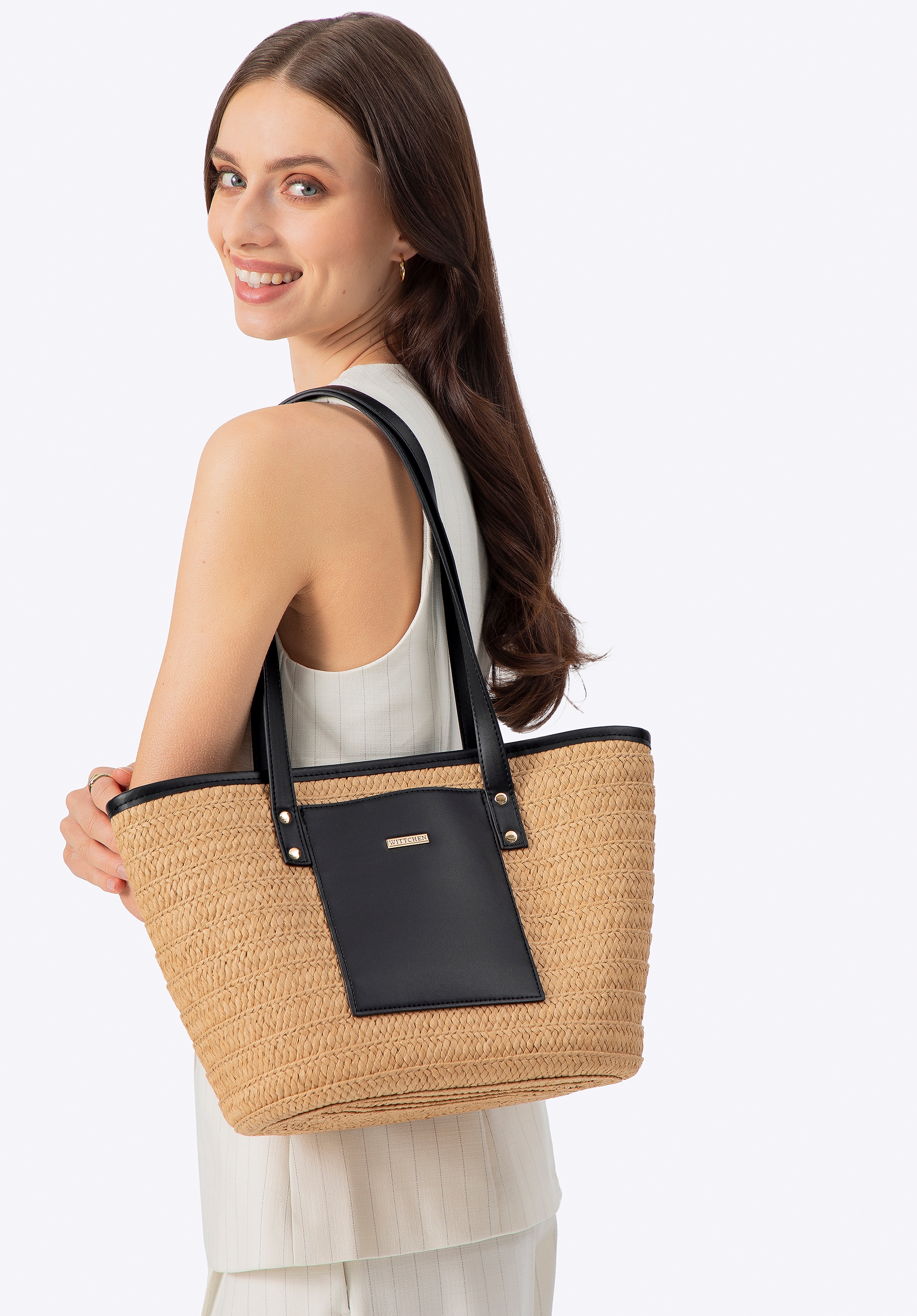 Damski pleciony koszyk z rączkami z ekoskóry beżowo - czarny