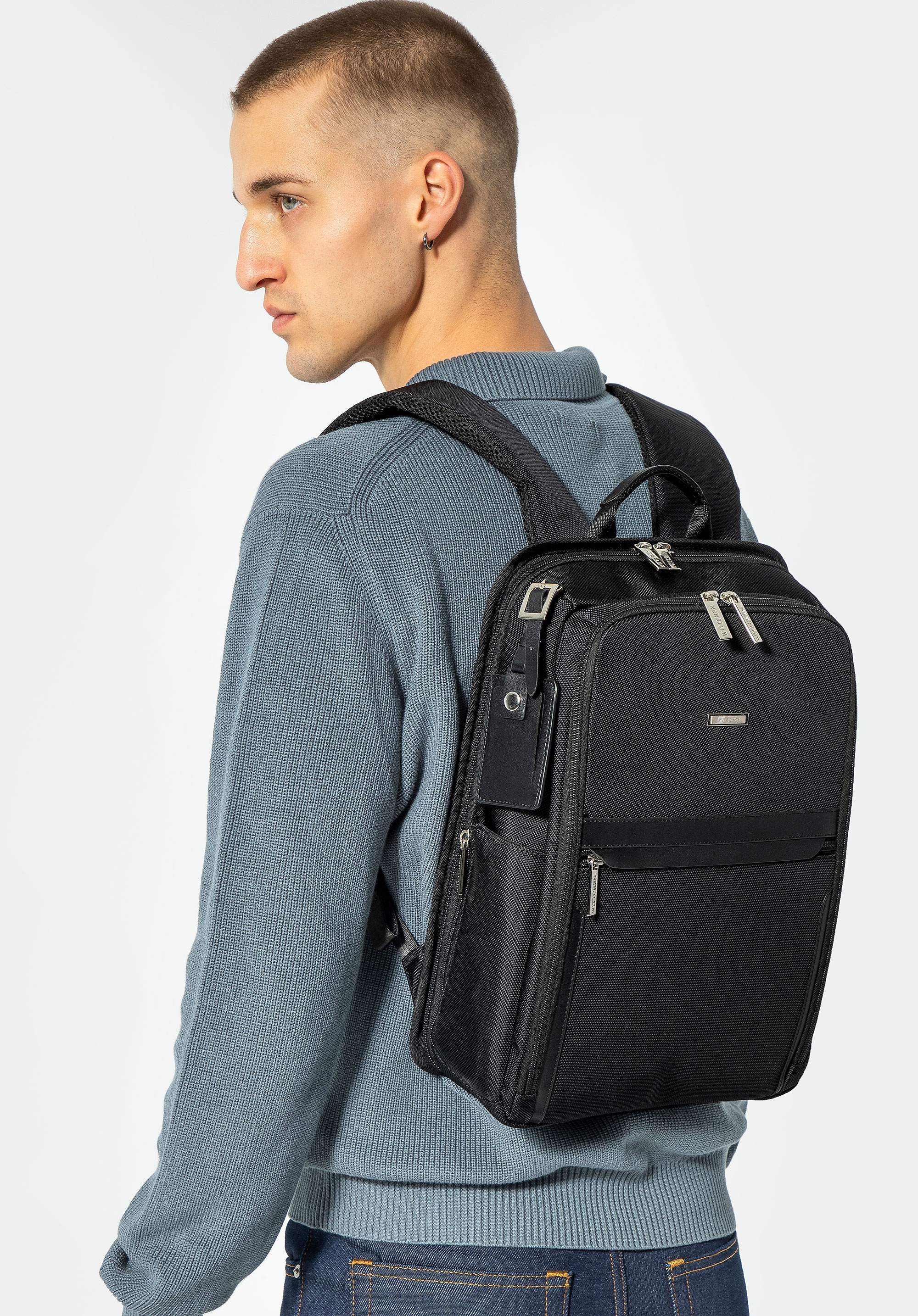 Wielofunkcyjny plecak do samolotu z portem USB czarny