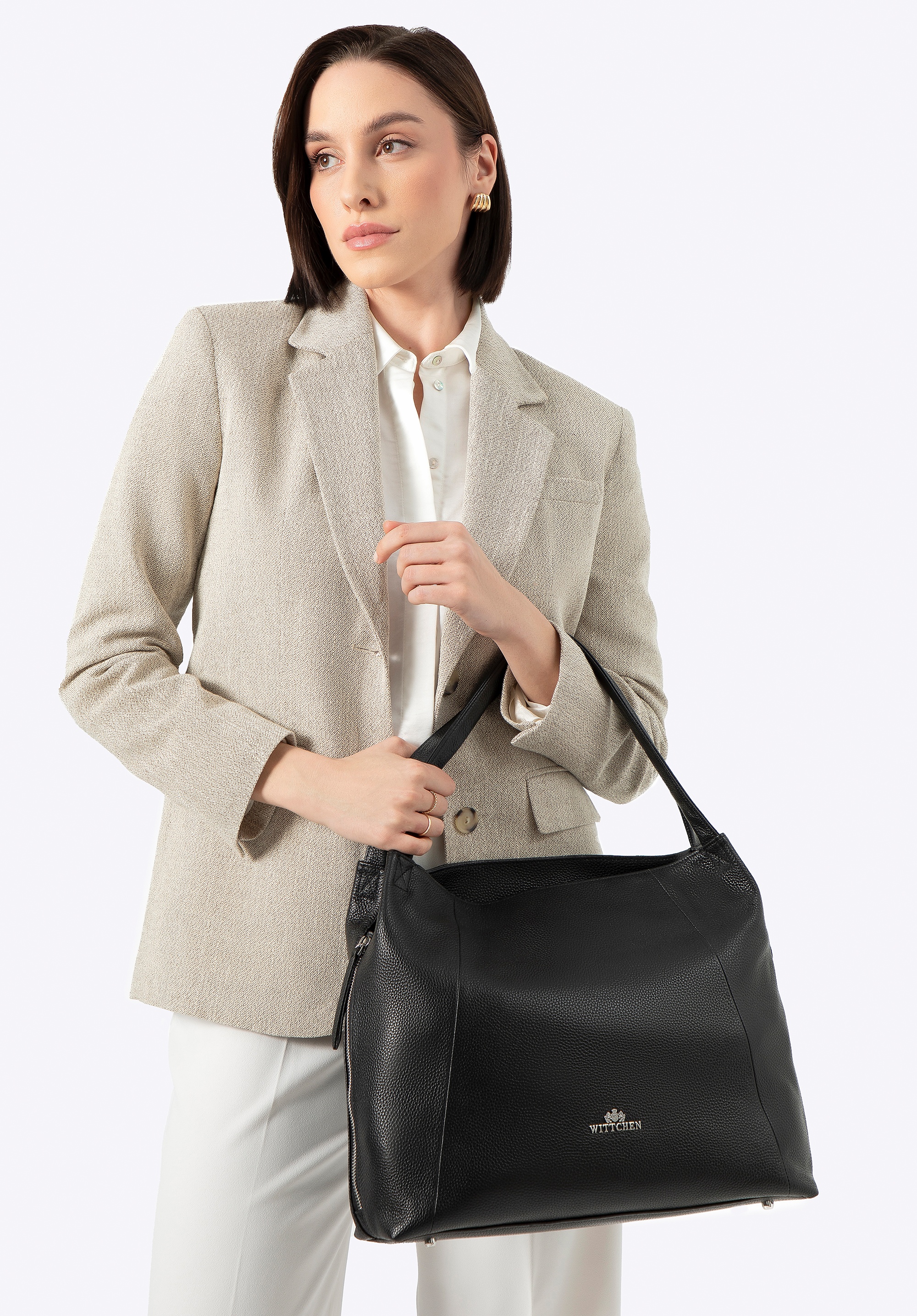 Damska torebka typu worek ze skóry czarno - srebrna