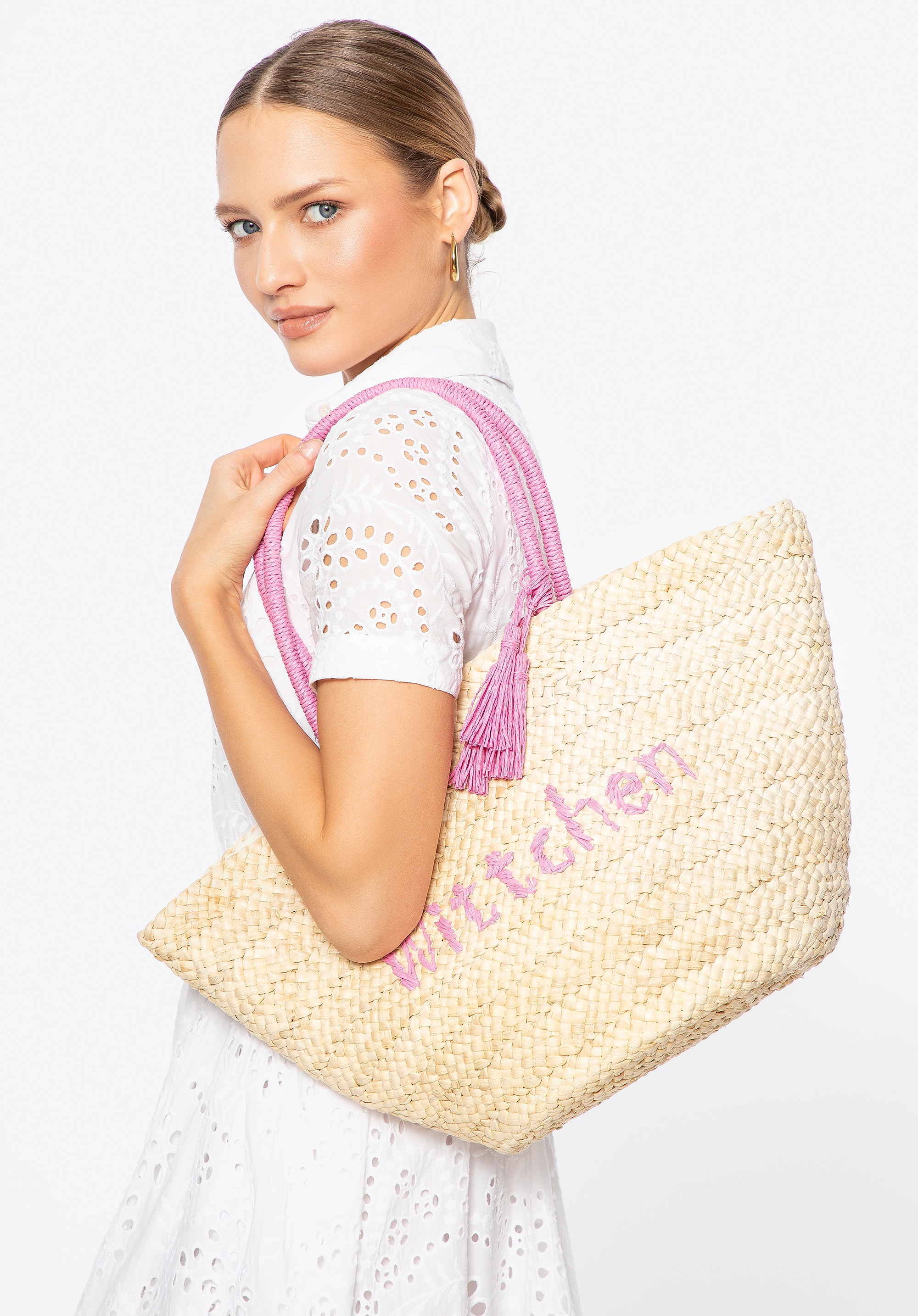 Pleciony koszyk z logo beżowo - różowy