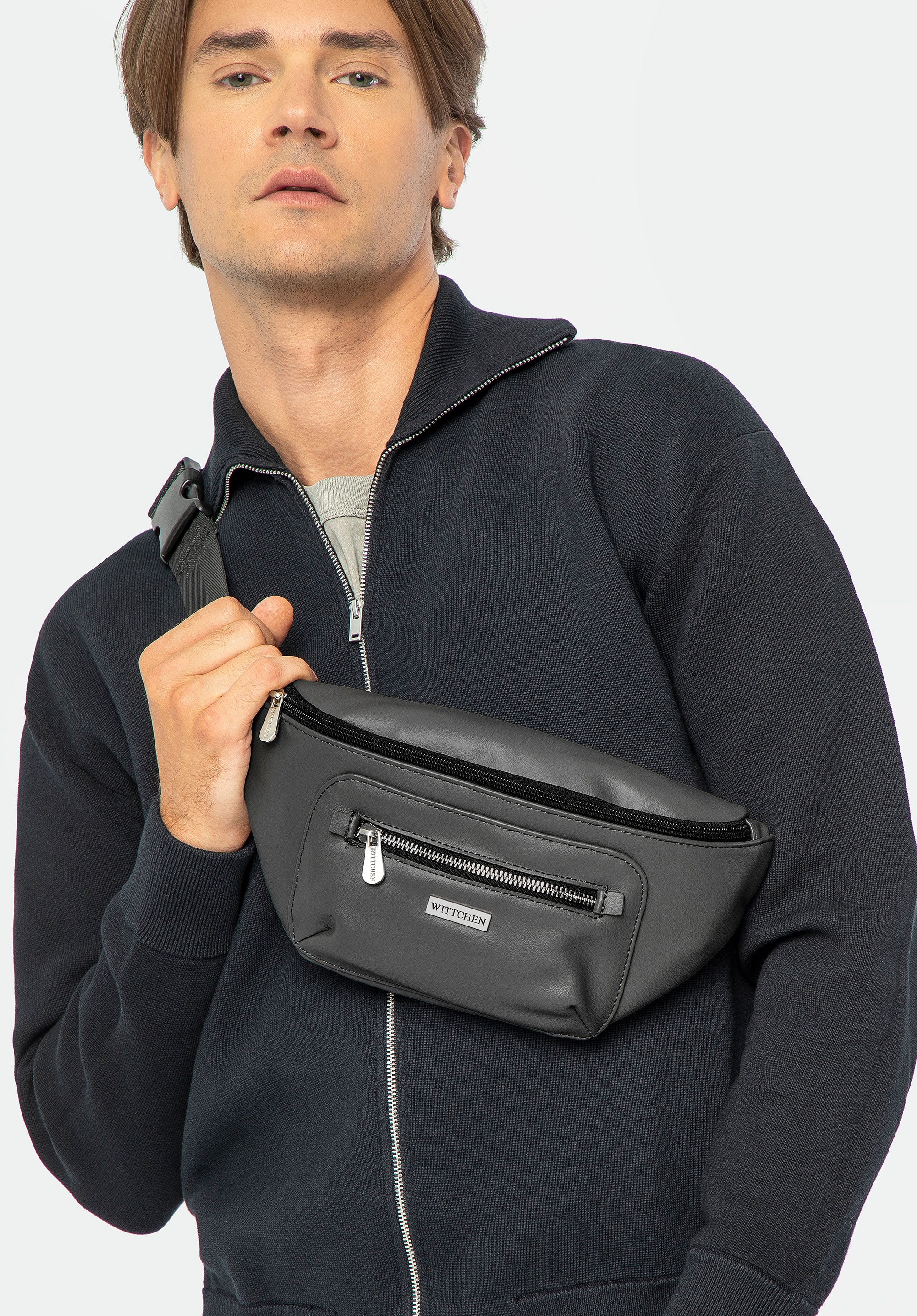 Męska torebka nerka z ekoskóry z błyszczącym suwakiem z przodu szara