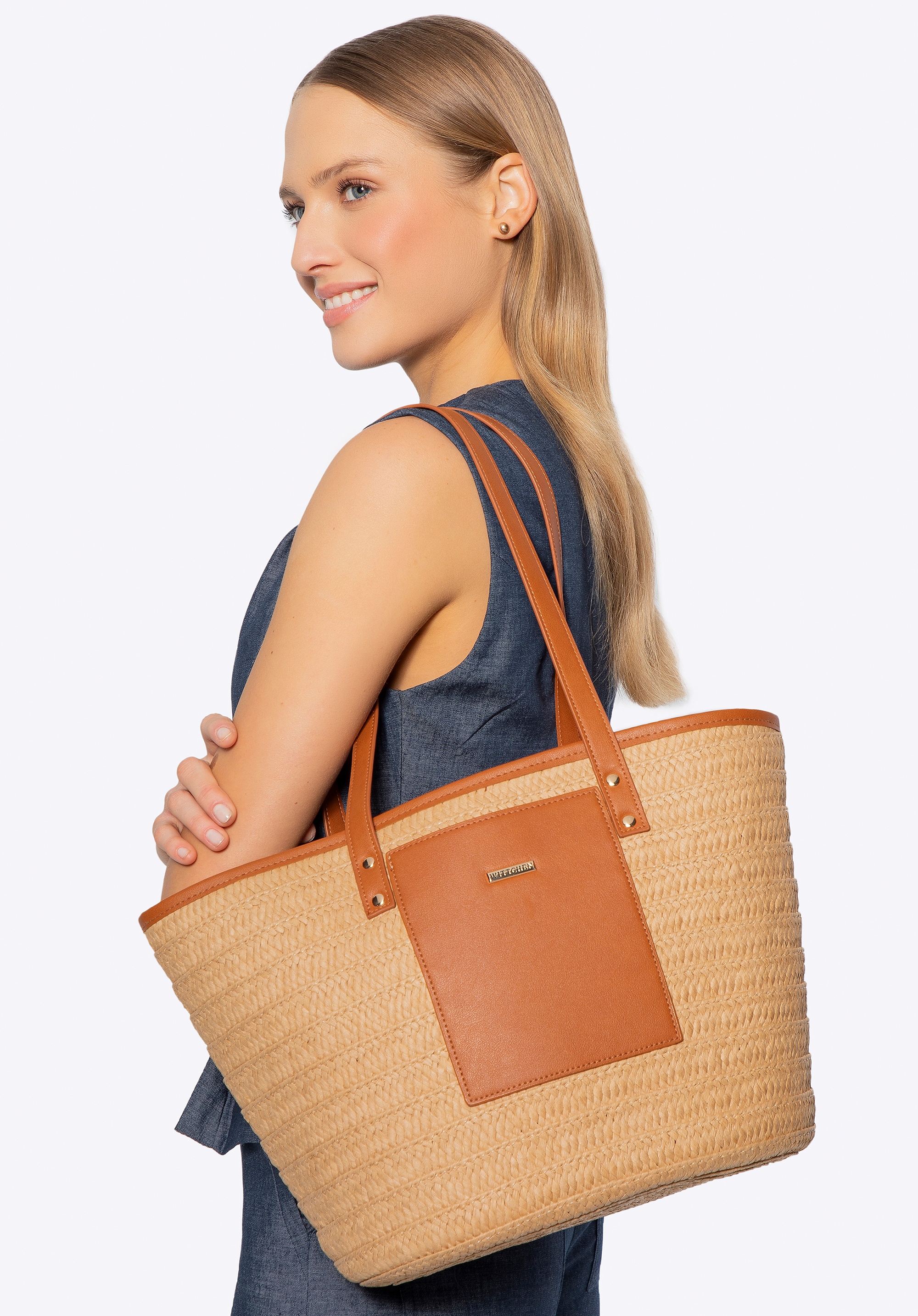 Pleciony koszyk z detalem z ekoskóry beżowo - brązowy