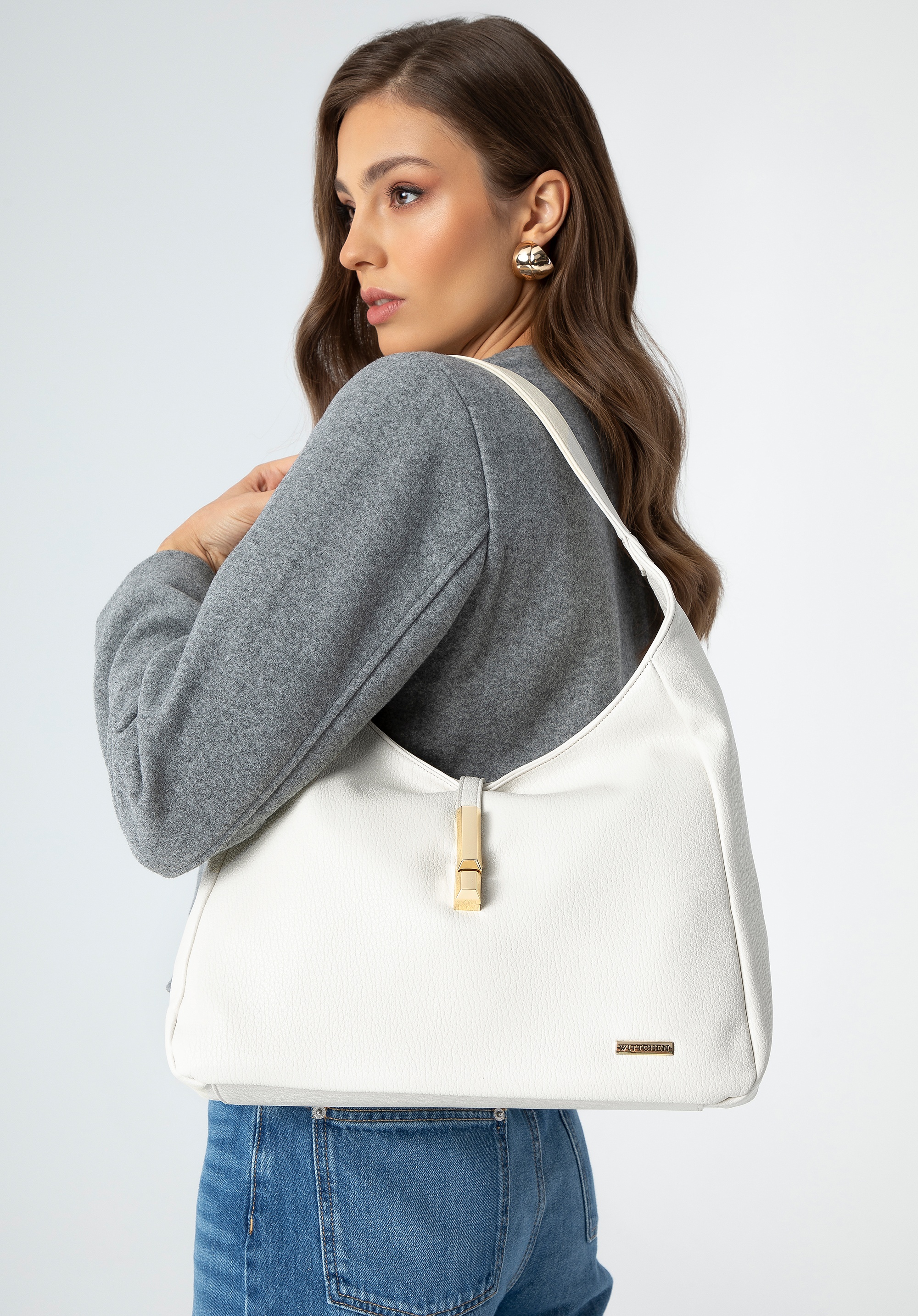 Torebka damska worek z dekoracyjną klamrą duża biała