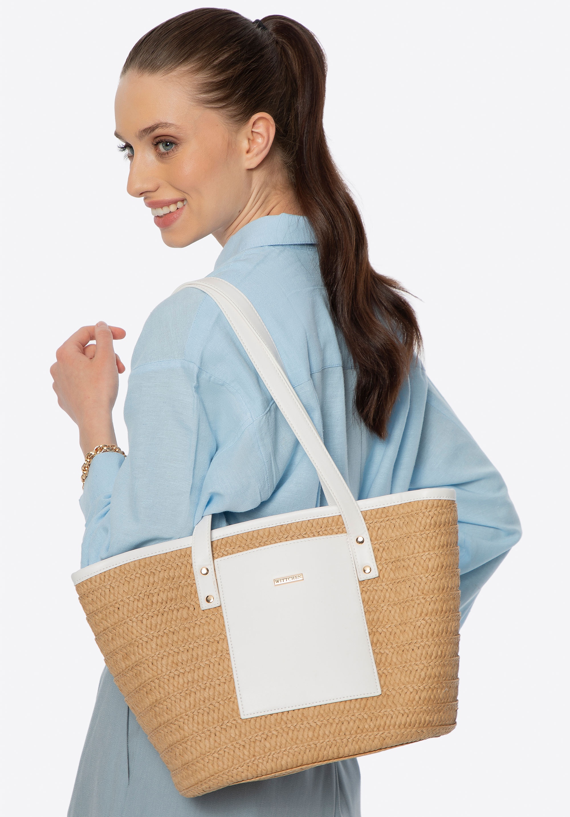 Damski pleciony koszyk z rączkami z ekoskóry beżowo - kremowy