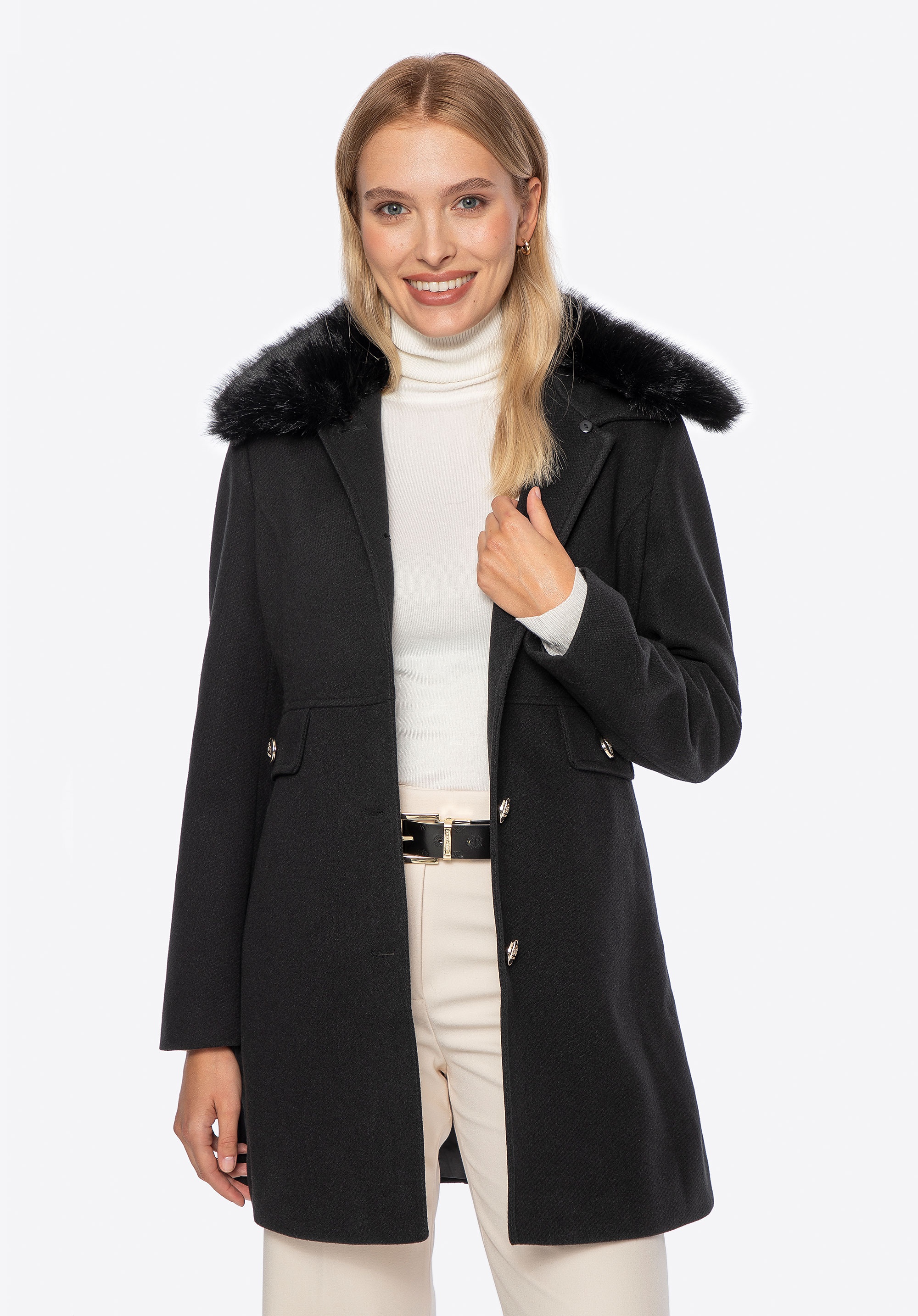 Krótki płaszcz damski z futerkowym kołnierzem czarny