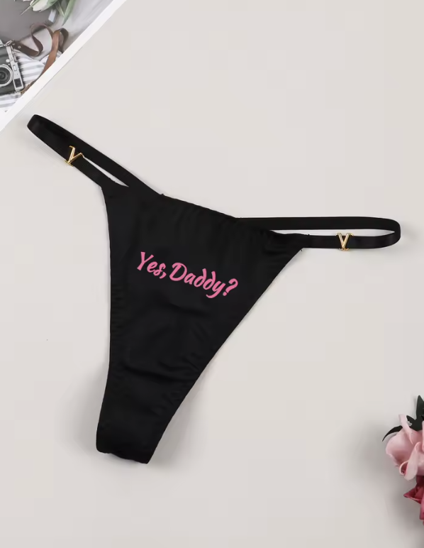 Stringi damskie z napisem Yes Daddy 321