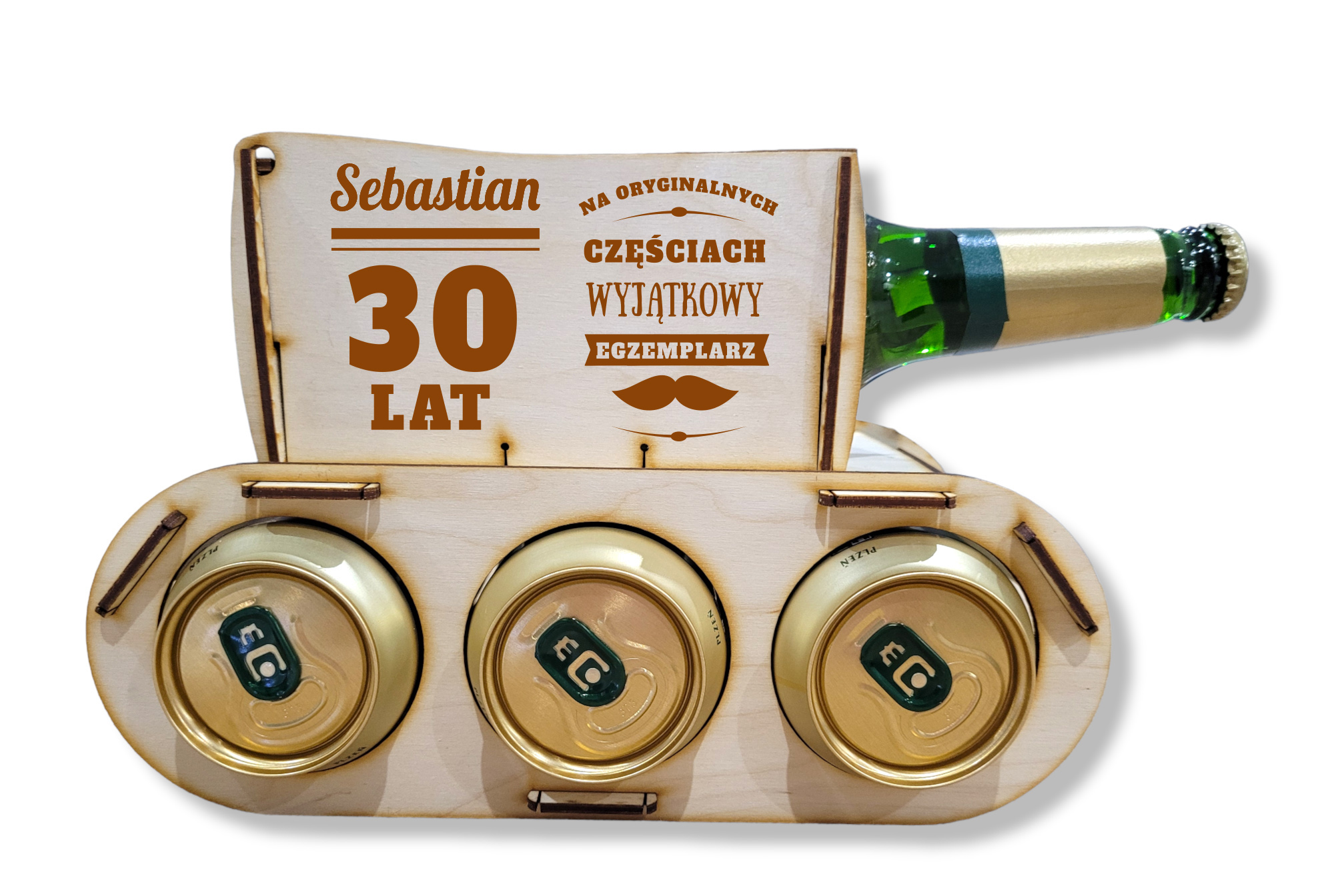 Drewniany czołg na piwo, alkohol, prezent 18, 30, 40, 50 urodziny dla dziadka, chłopaka, taty, kawalerski - GRAWER, IMIĘ, NAPIS