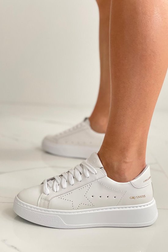 Sneakersy SN40 / 8 Biały lico wada