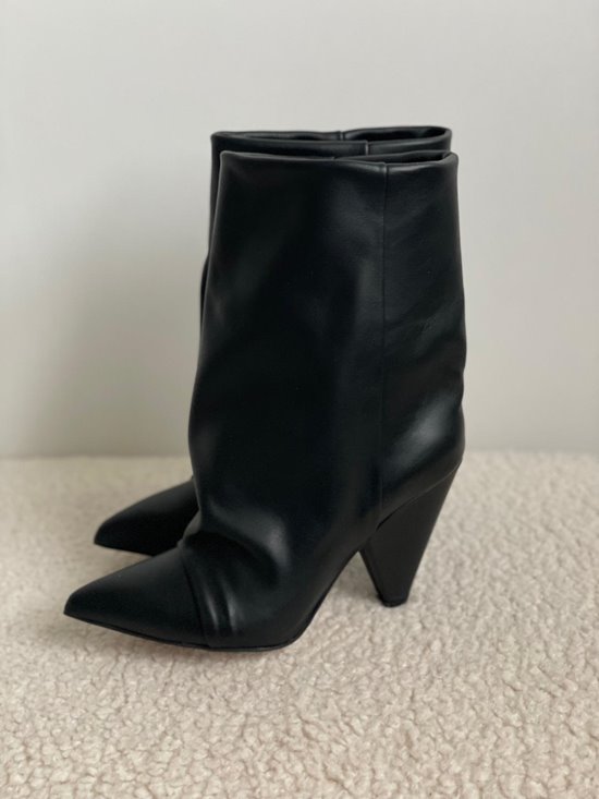 Botki damskie 4807K90/15 Czarny Lico wada