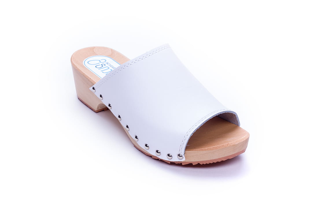 Chodaki klapki białe