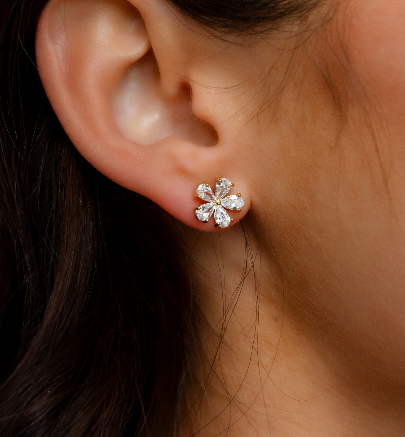 Kolczyki kwiatki złote z kryształkami - By Dziubeka