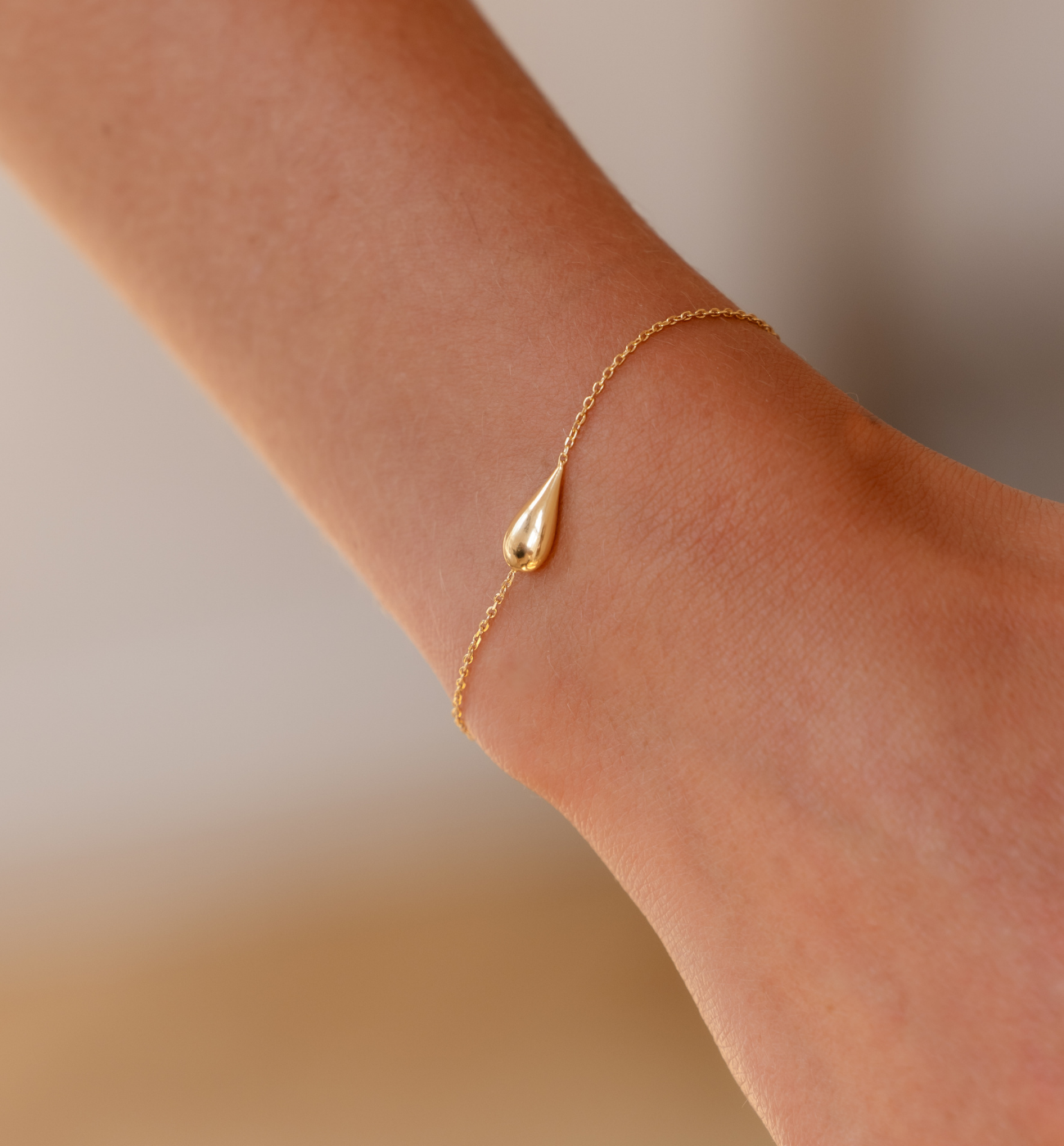 Bransoletka z kroplą złota BGG0022 - By Dziubeka