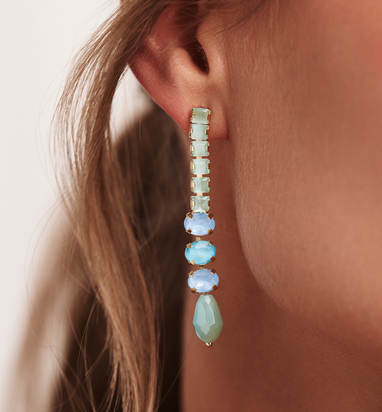 Kolczyki długie z kryształami w błękicie KGA0027