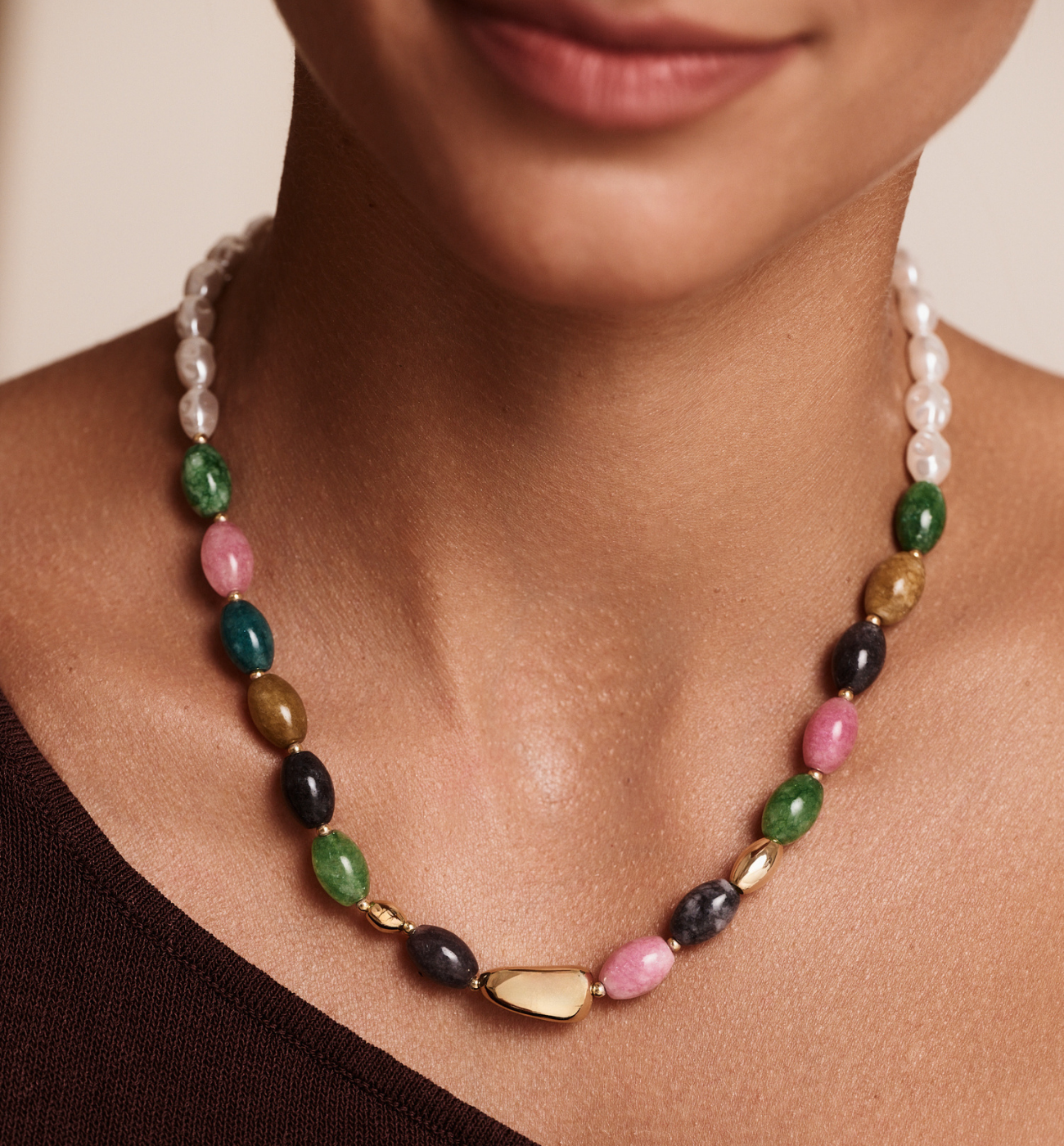 Naszyjnik z perełkami i kolorowymi kamieniami NSC0634