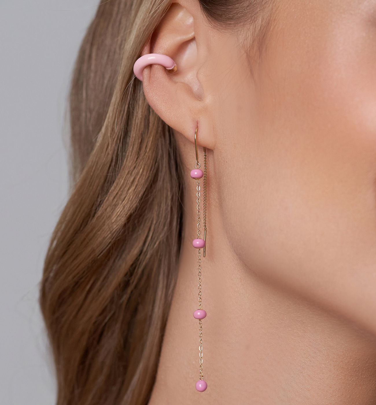 Kolczyki z kuleczkami z różową emalią Chillin KSA0881