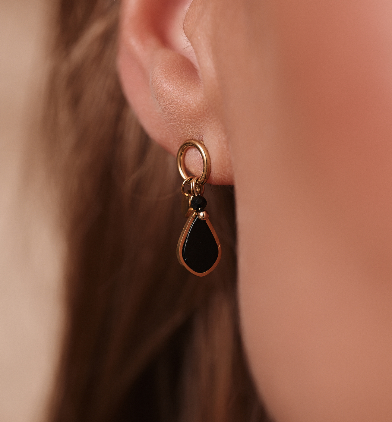 Kolczyki łezki złote z czarnym agatem KEA0028 - By Dziubeka