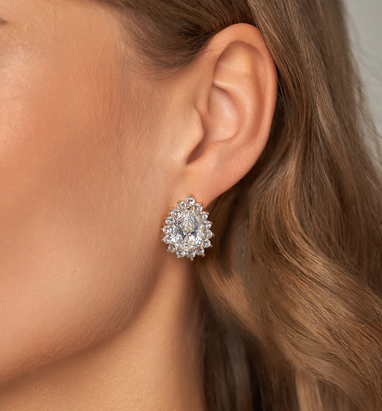 Kolczyki złote z transparentnym kryształem Row - By Dziubeka