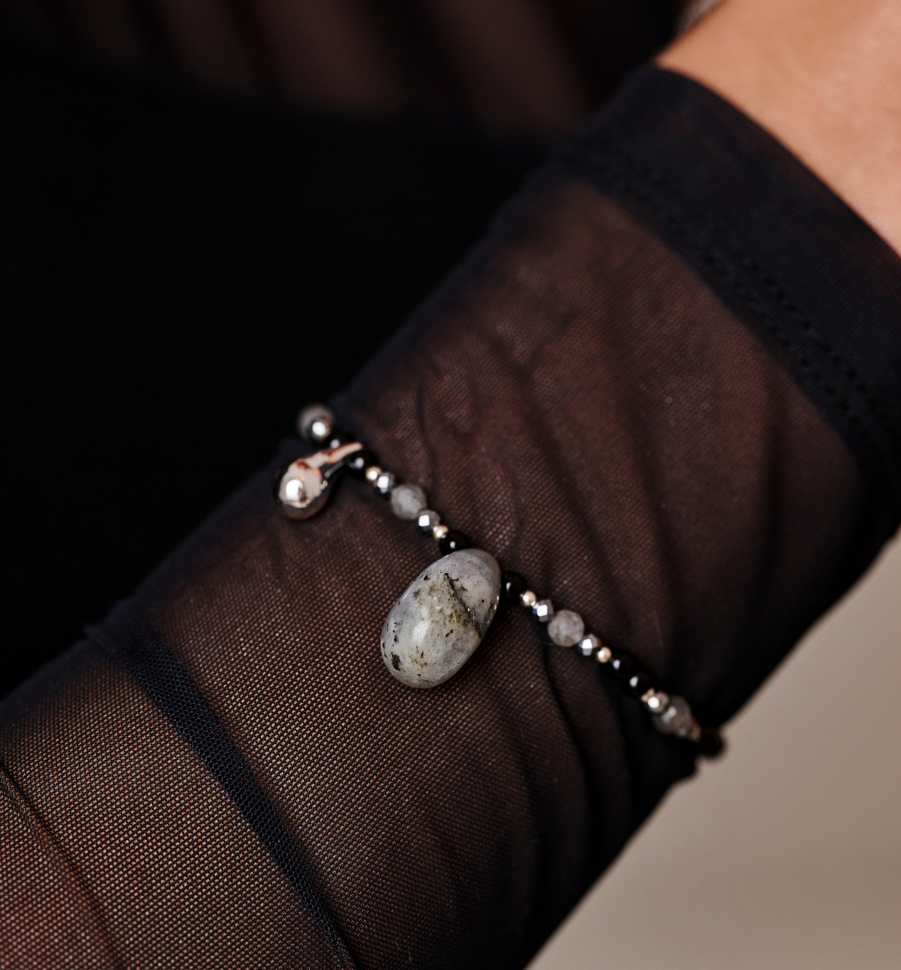 Bransoletka z labradorytami i łezką Nature's Tears - By Dziubeka