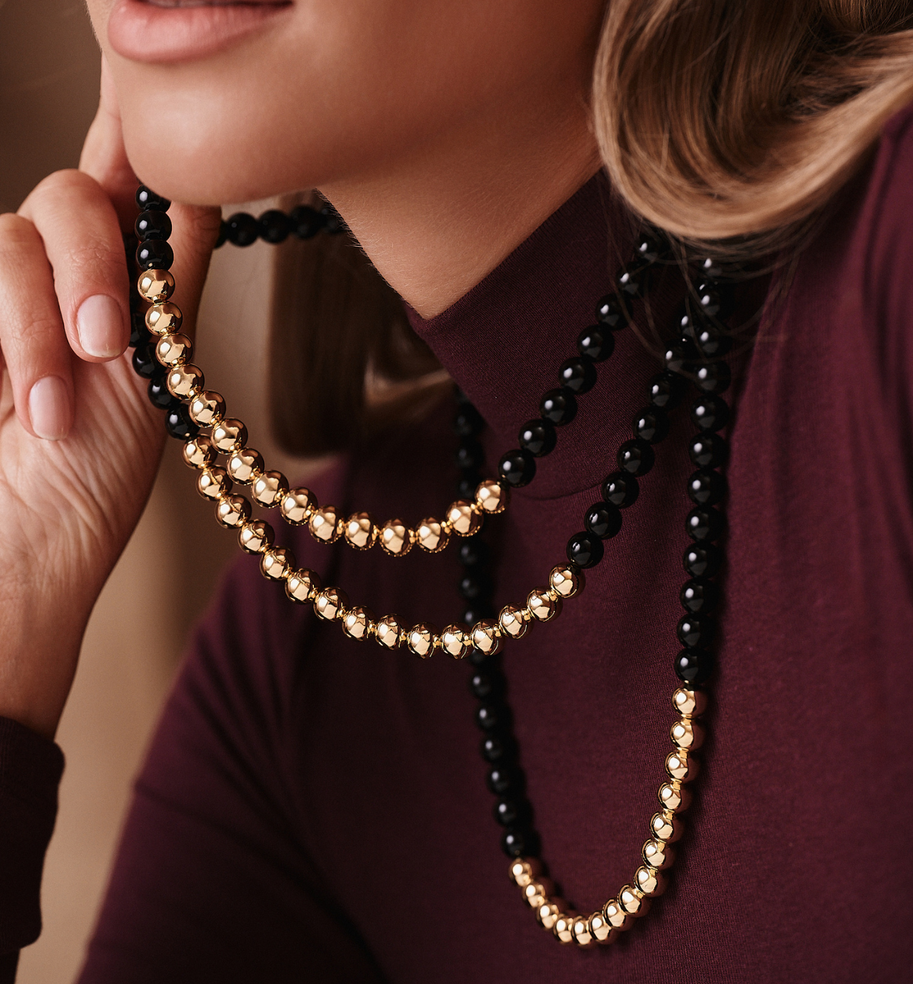Naszyjnik potrójny z czarnymi i złotymi kulami - By Dziubeka