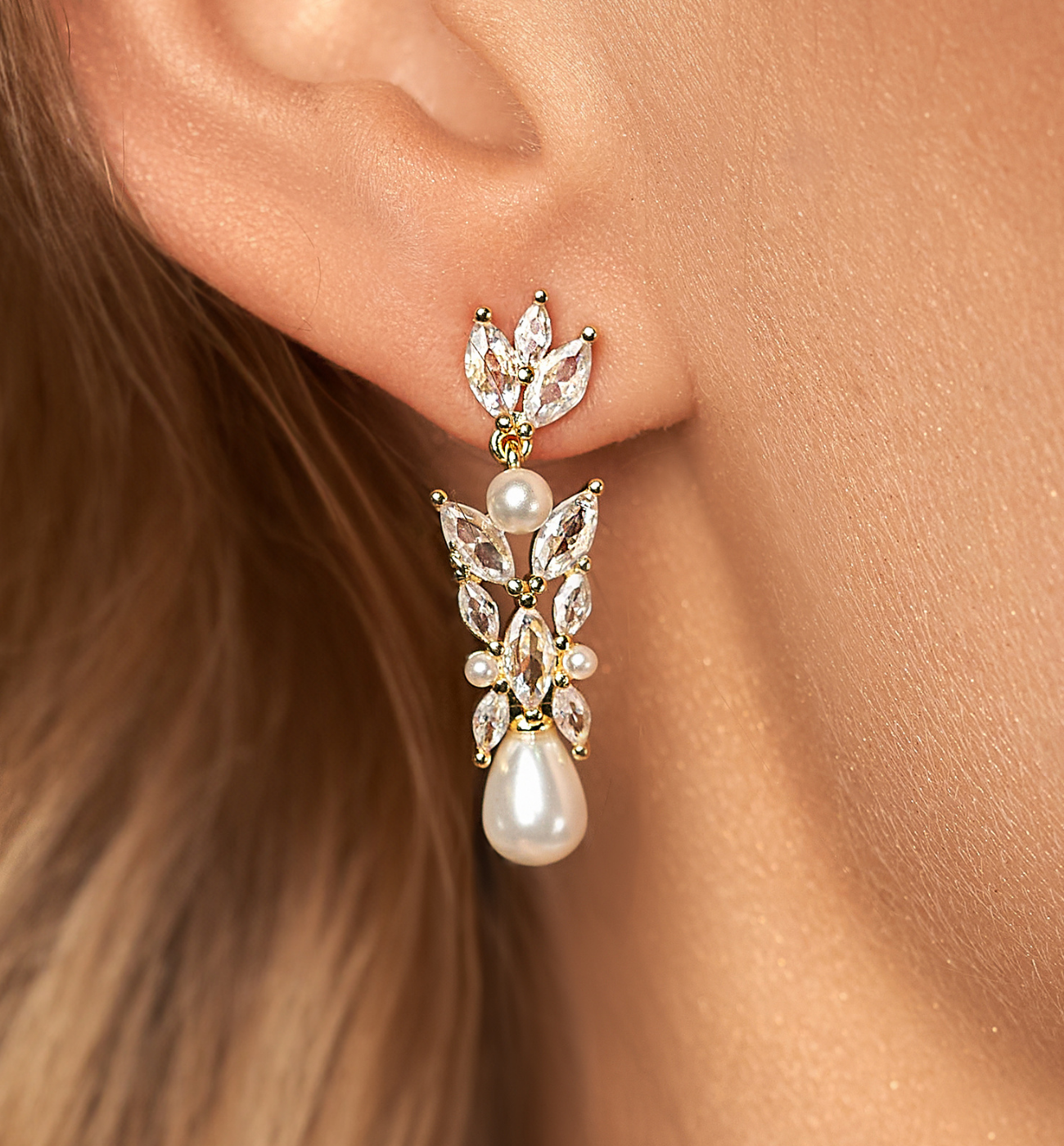 Kolczyki złote z perełkami i kryształkami Fête - By Dziubeka