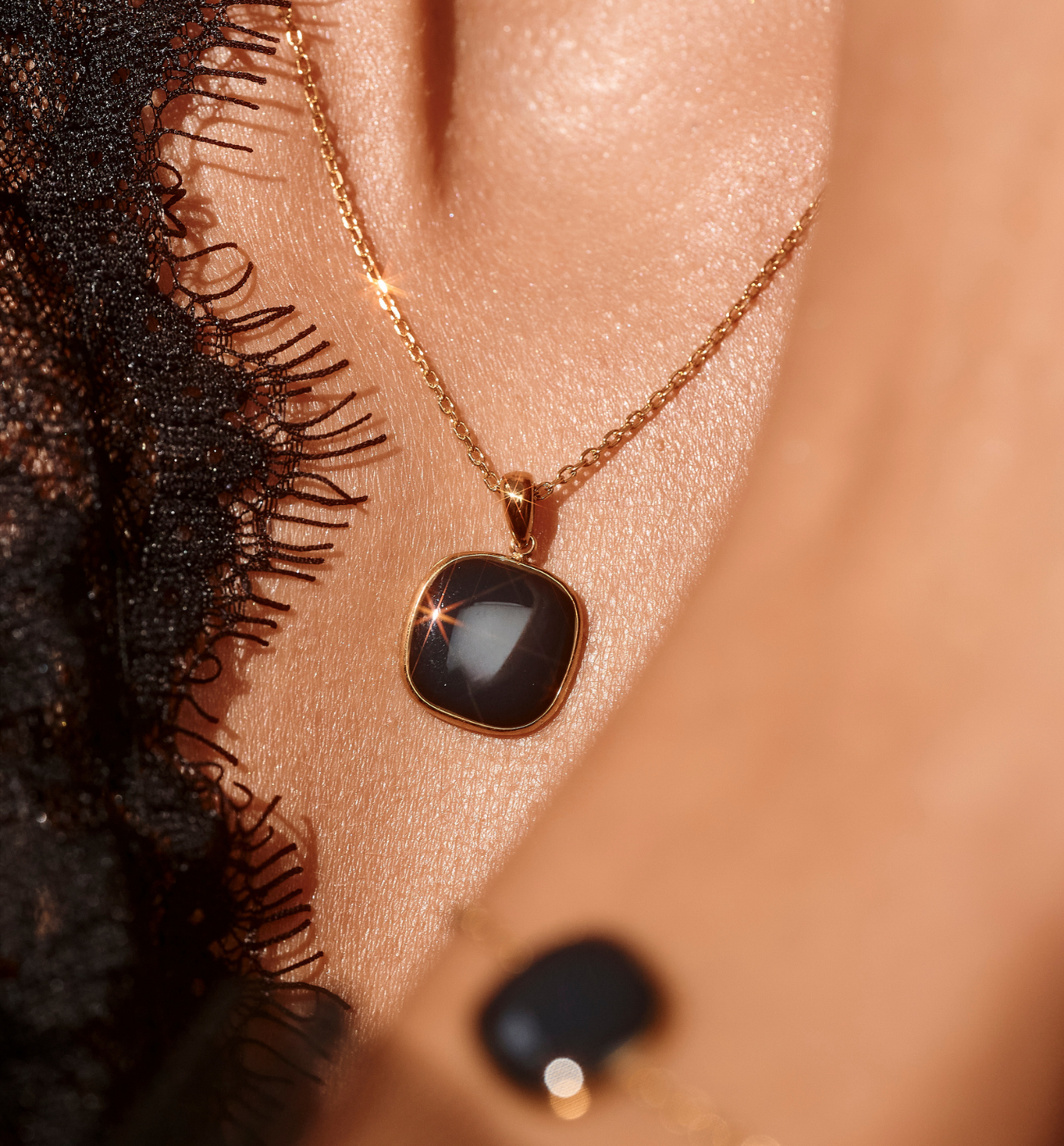 Naszyjnik z zawieszką w czarnym kolorze NSY0641 - By Dziubeka