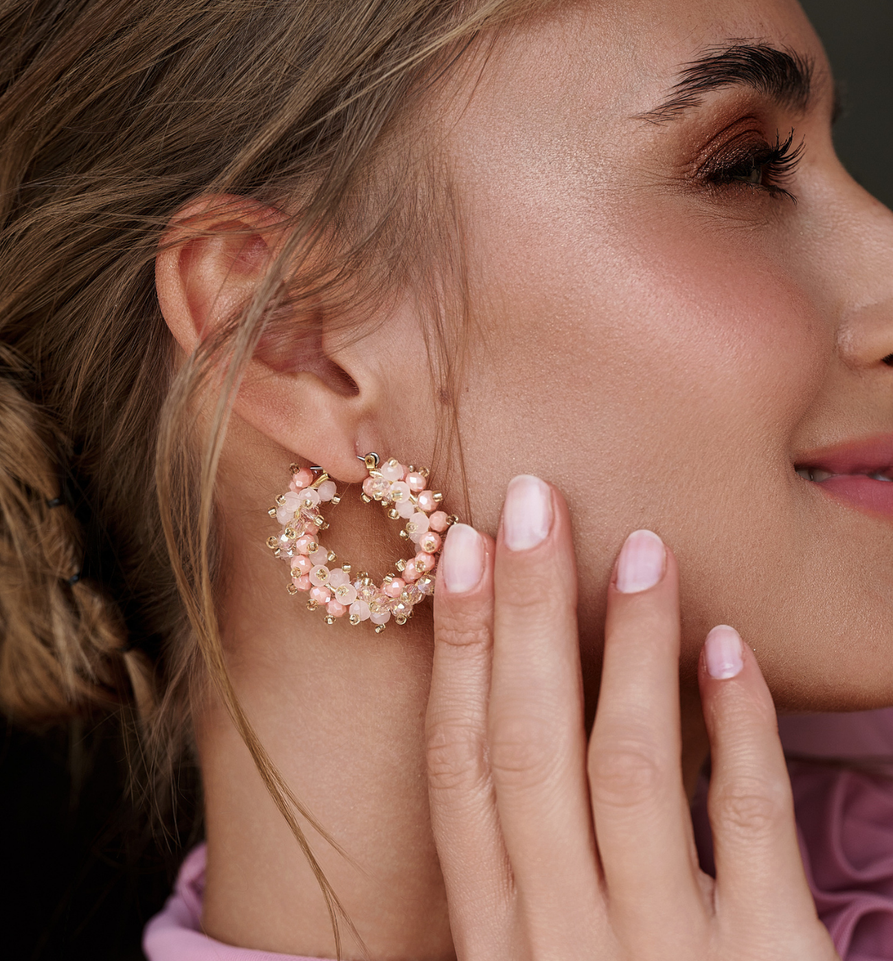 Kolczyki okrągłe z różowymi kryształkami KWE0312 - By Dziubeka