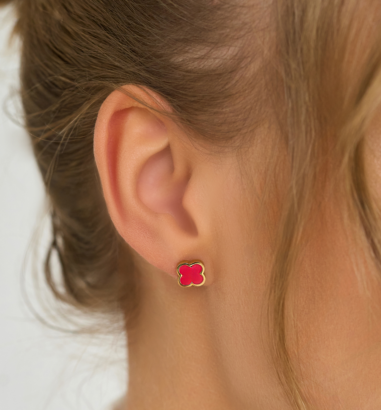 Kolczyki koniczynki z fuksjową emalią Heureux - By Dziubeka