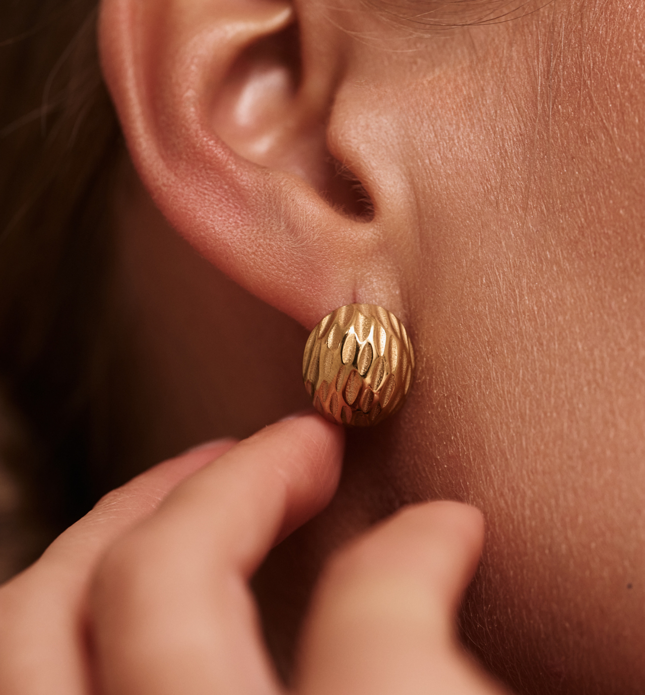 Kolczyki sztyfty kule złote młotkowane KSY0394 - By Dziubeka