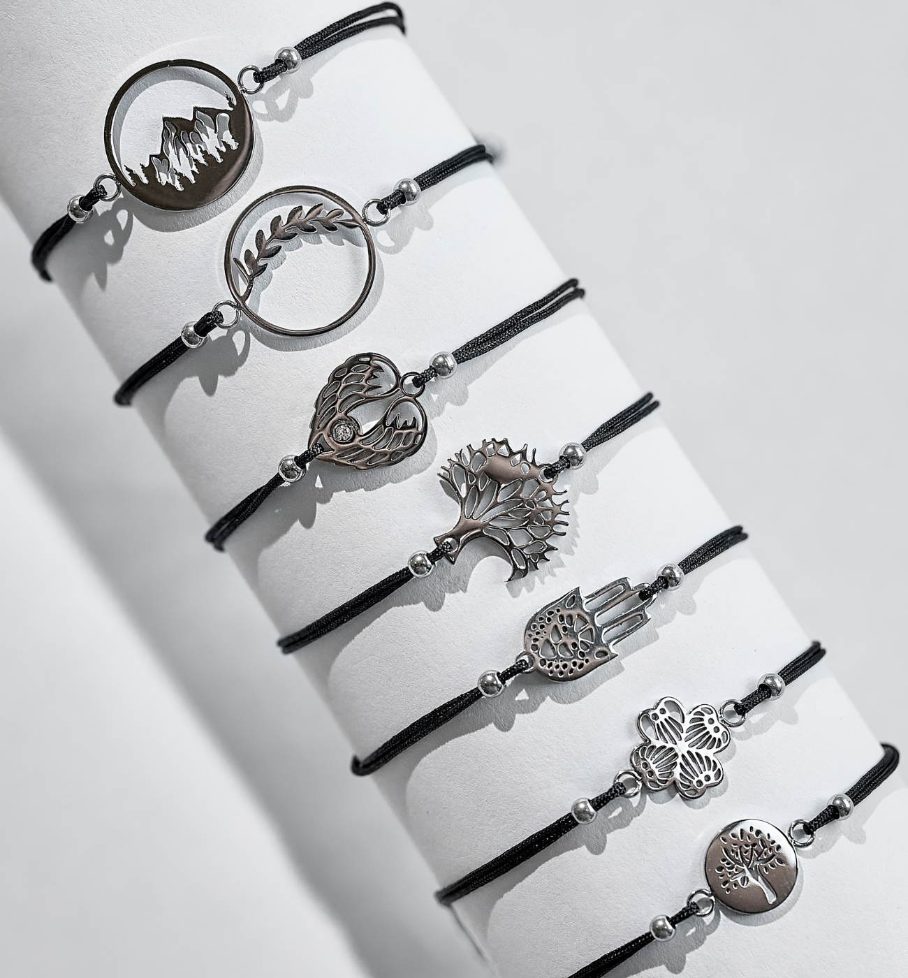 Bransoletka srebrna z czarnym sznurkiem i liściem paproci Botanique BGL0838