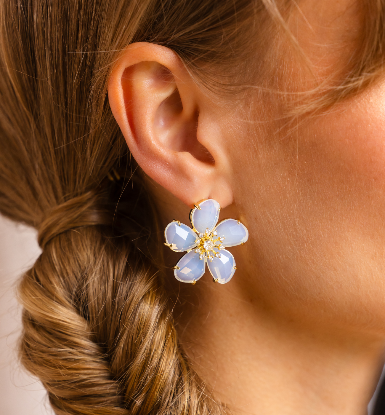 Koczyki kwiatki z mlecznymi kryształami - By Dziubeka