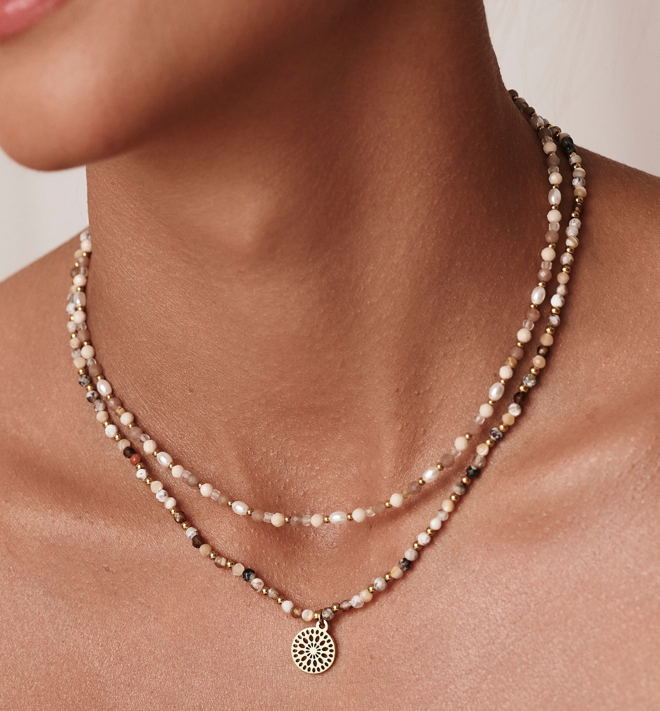 Naszyjnik beżowy z kamieniami naturalnymi Latifa - By Dziubeka