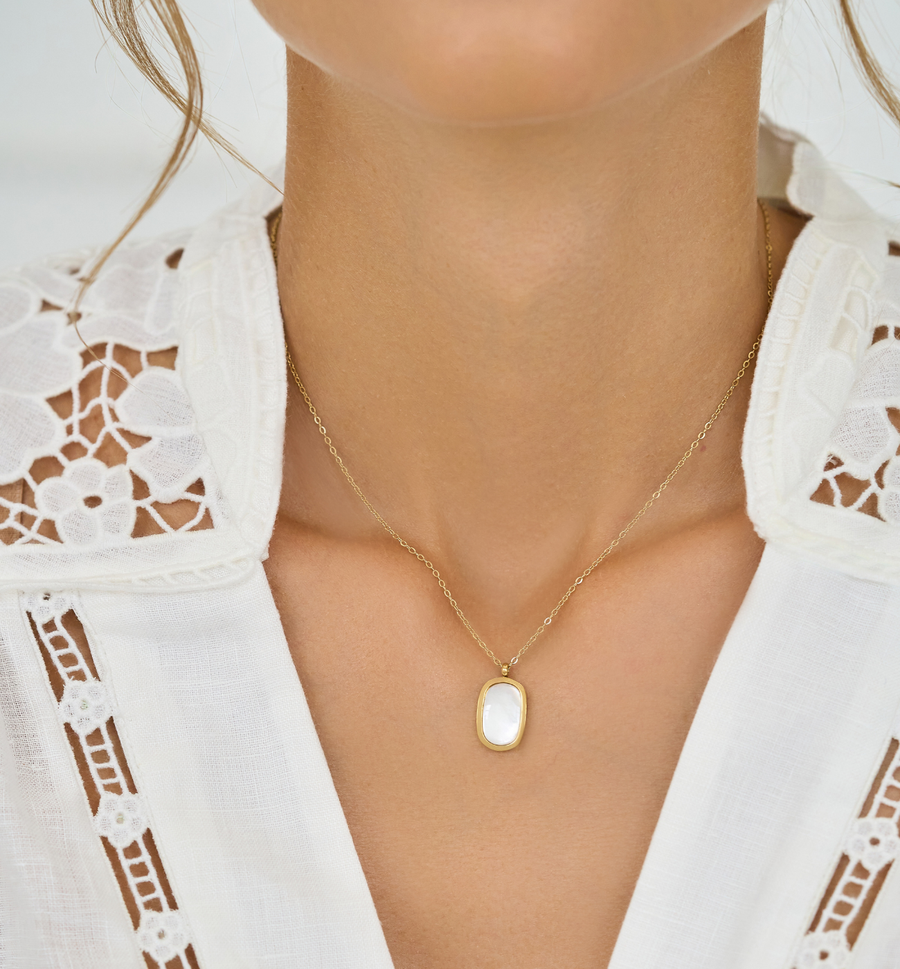 Naszyjnik z prostokątną zawieszką z masy perłowej - By Dziubeka