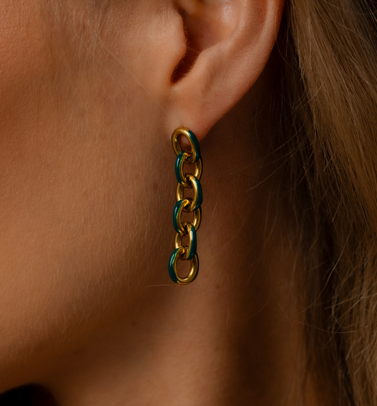Kolczyki z łańcuchem i zieloną emalią - By Dziubeka