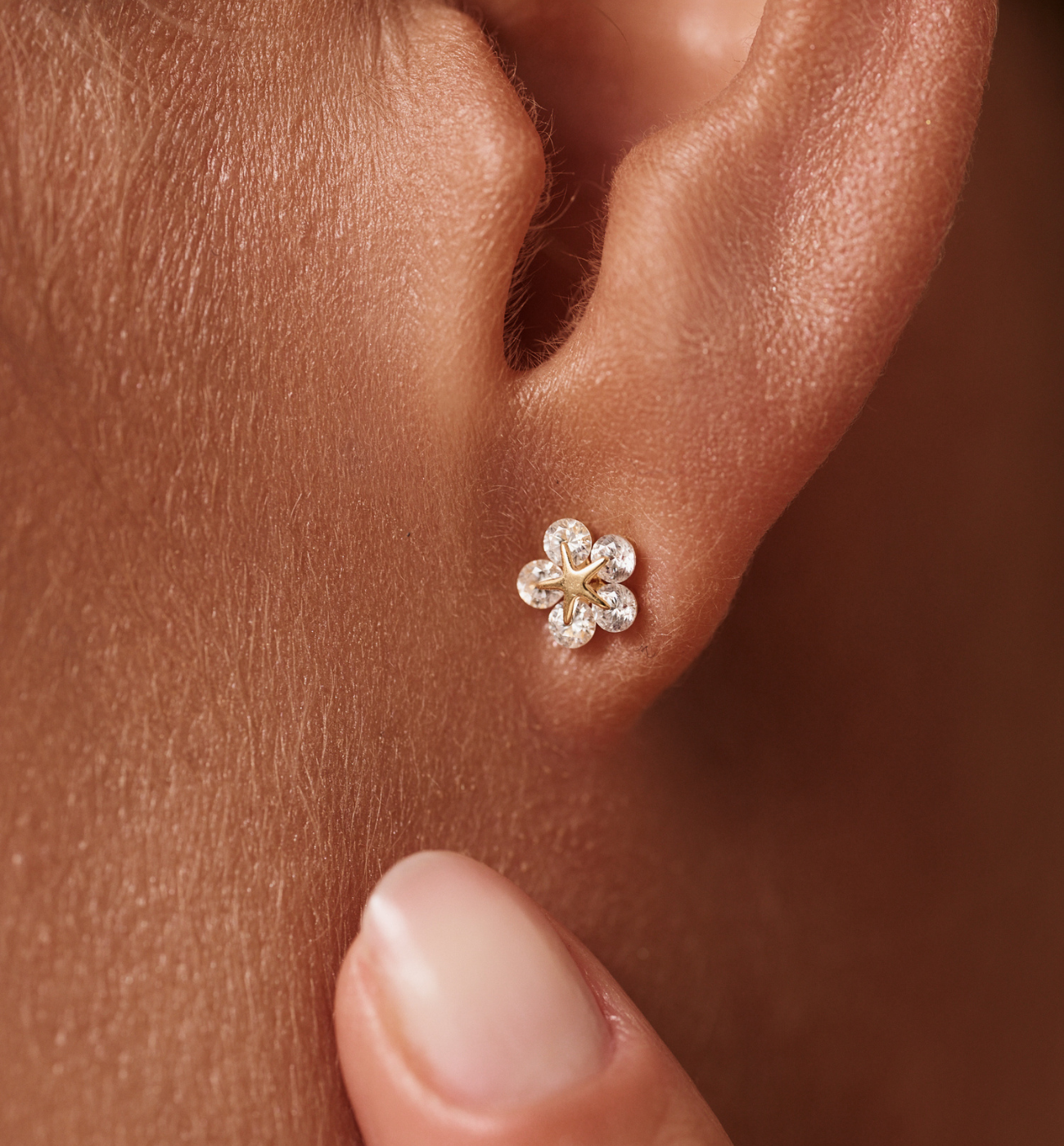 Kolczyki złote kwiatuszki z cyrkoniami KCA0132 - By Dziubeka