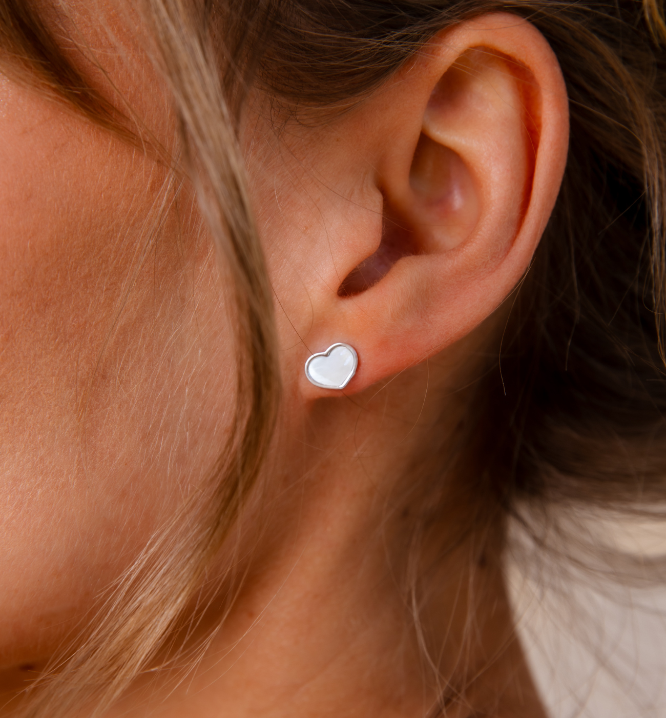 Kolczyki z masą perłową serca srebrne KGG0003 - By Dziubeka