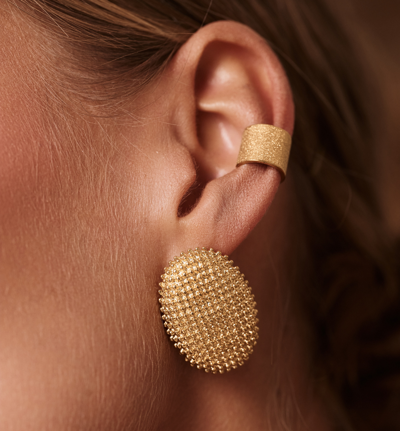 Kolczyki owalne fakturowane złote KSY0390